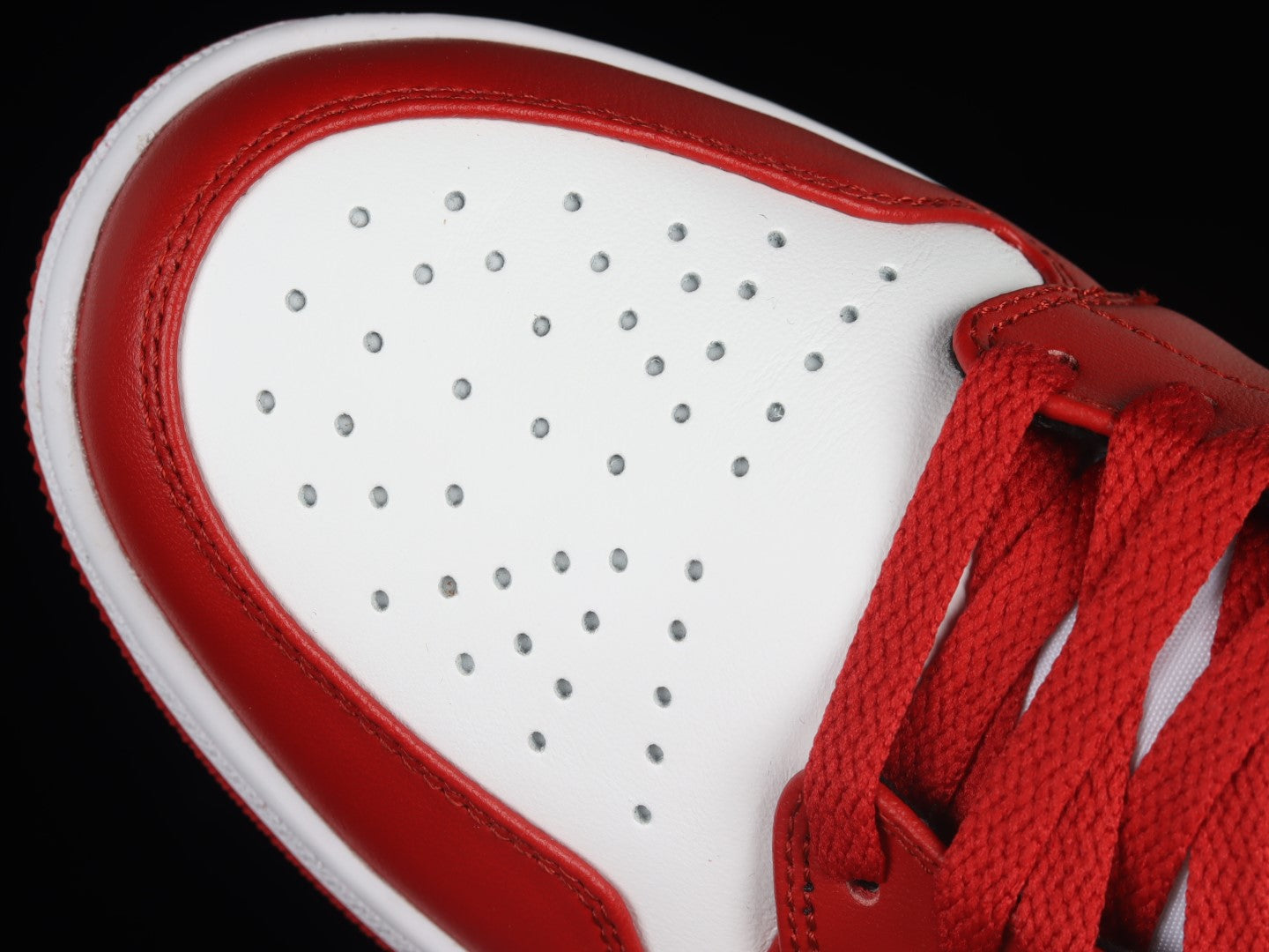 Air Jordan 1 AJ1 Low - Reverse Black Toe