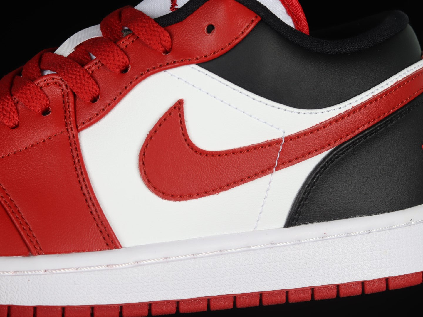 Air Jordan 1 AJ1 Low - Reverse Black Toe
