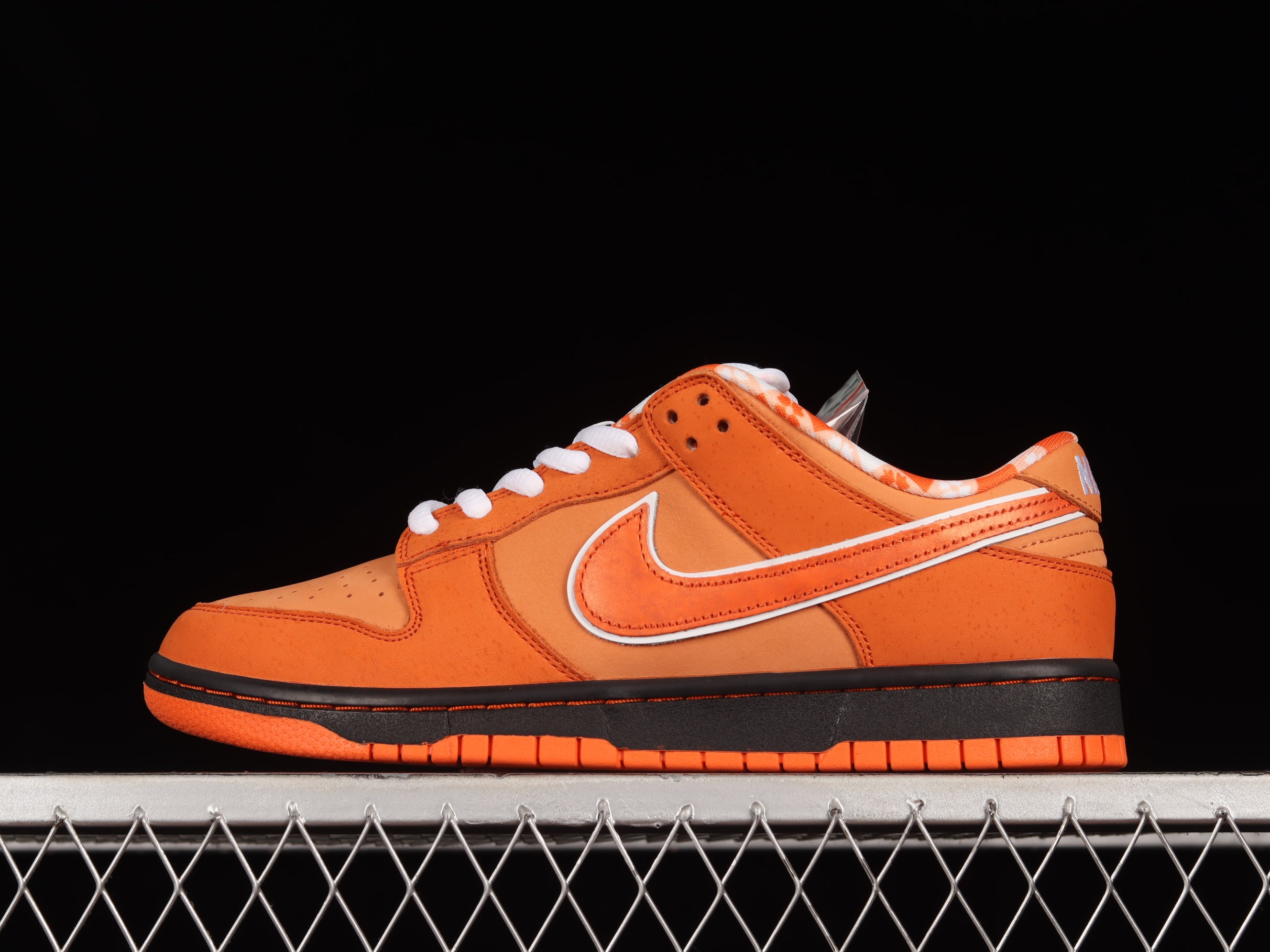 NikeUnisex SB Dunk Low - Orange Lobster