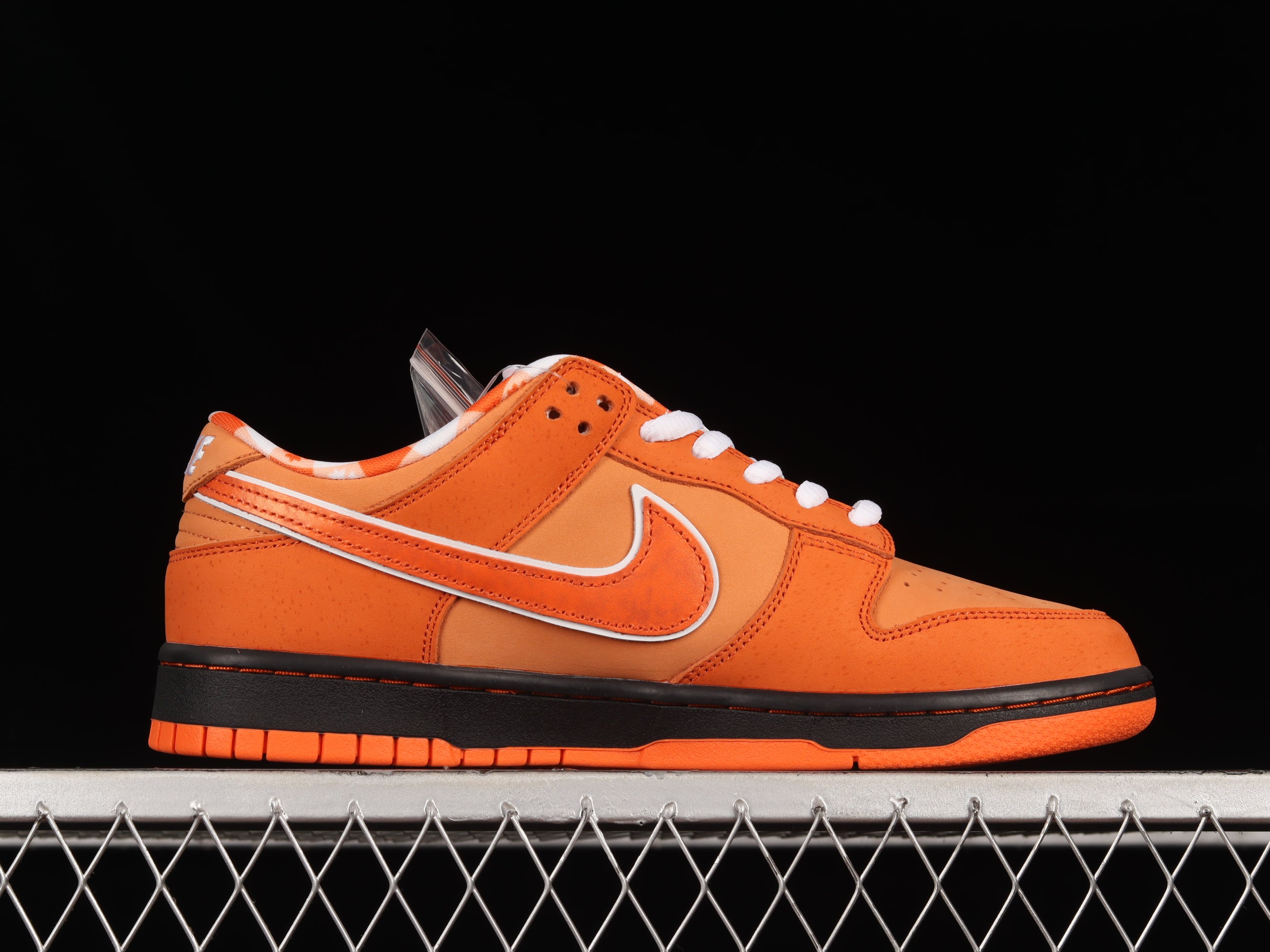 NikeUnisex SB Dunk Low - Orange Lobster