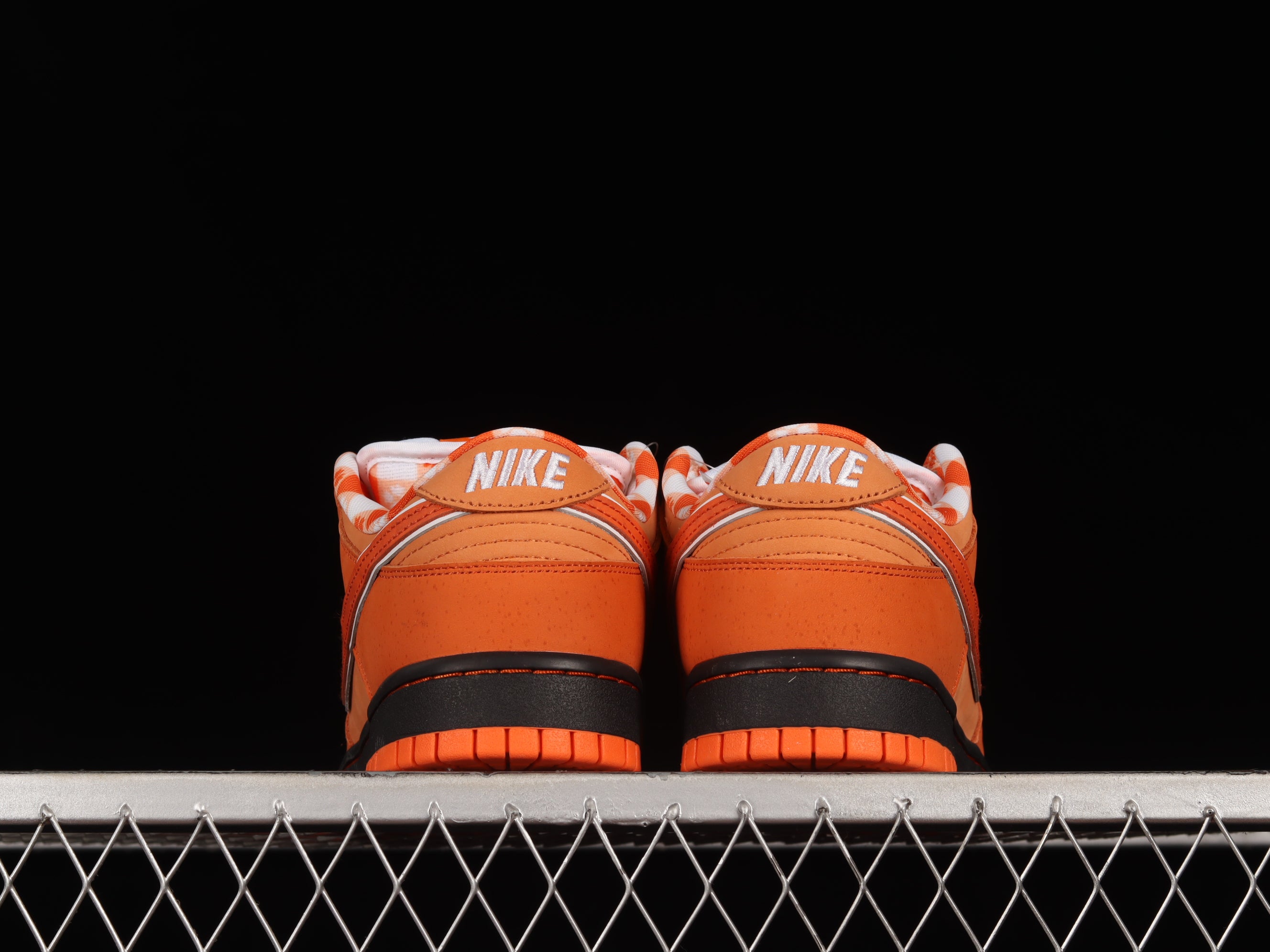 NikeUnisex SB Dunk Low - Orange Lobster
