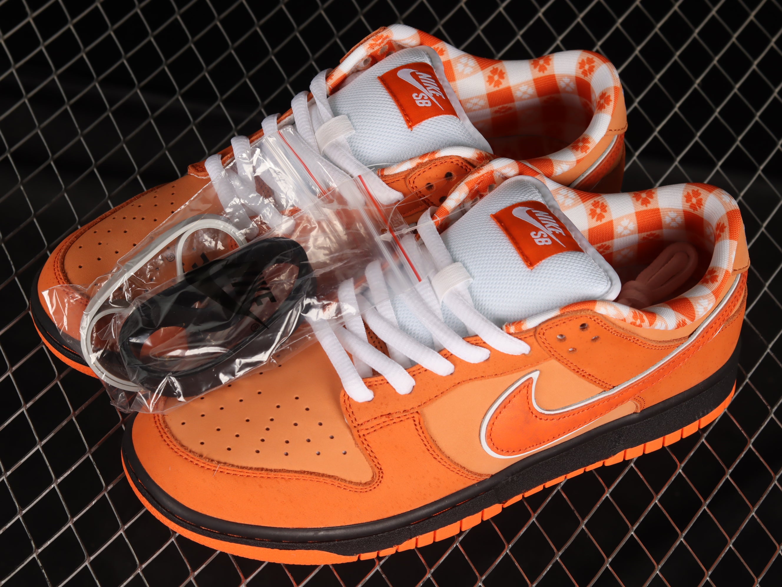 NikeUnisex SB Dunk Low - Orange Lobster