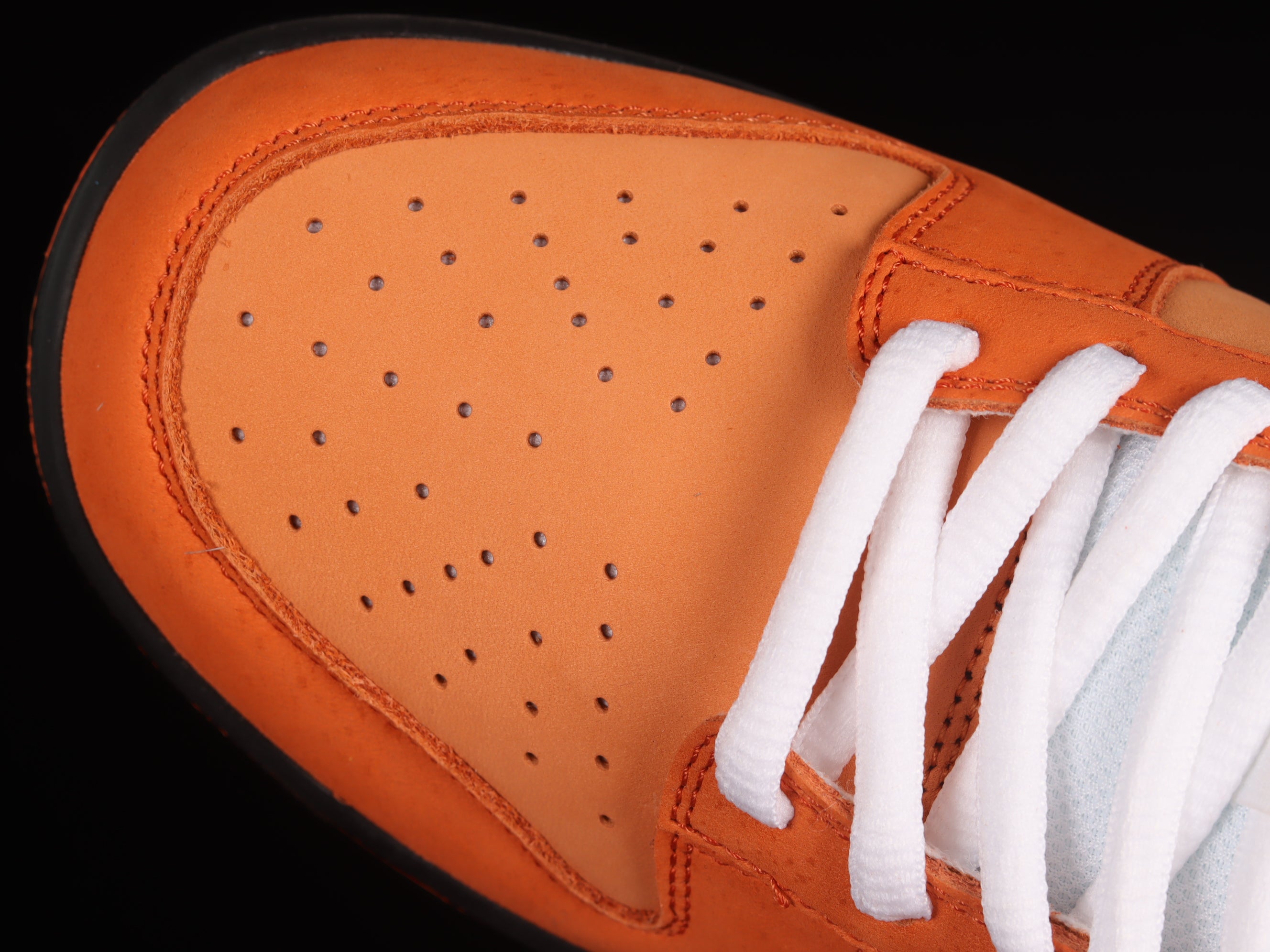 NikeUnisex SB Dunk Low - Orange Lobster