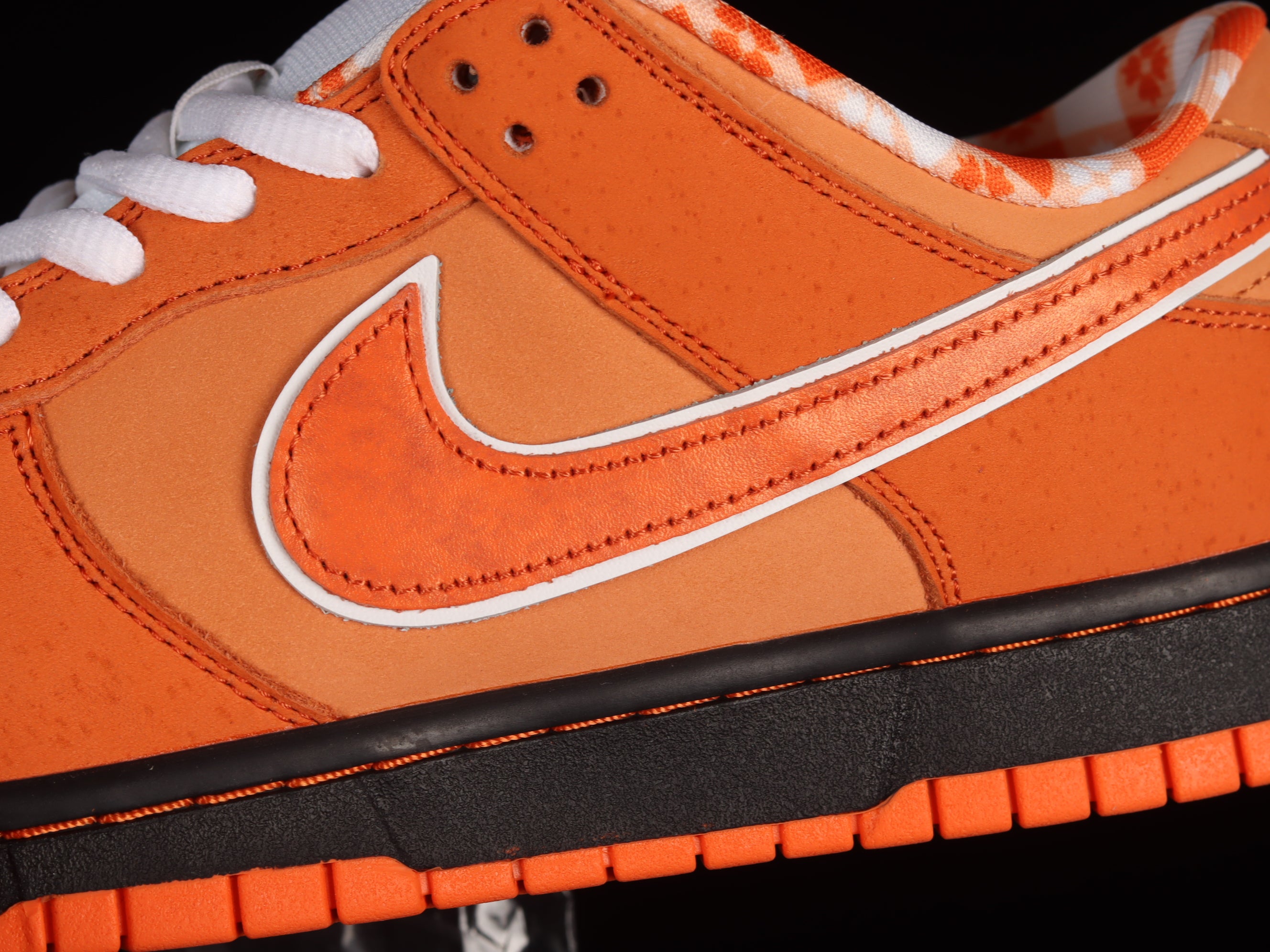 NikeUnisex SB Dunk Low - Orange Lobster