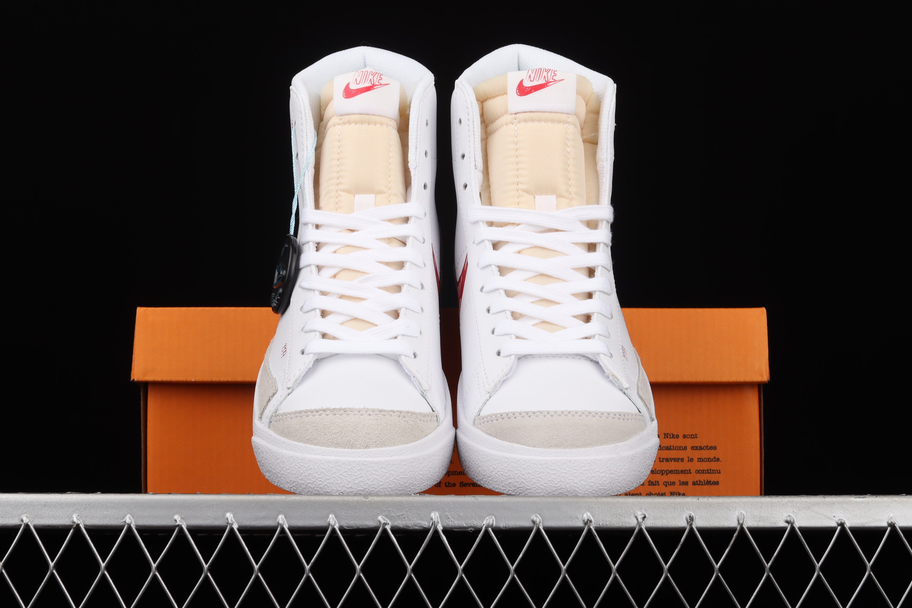 NikeMens Blazer Mid 77 Sketch - White/Red