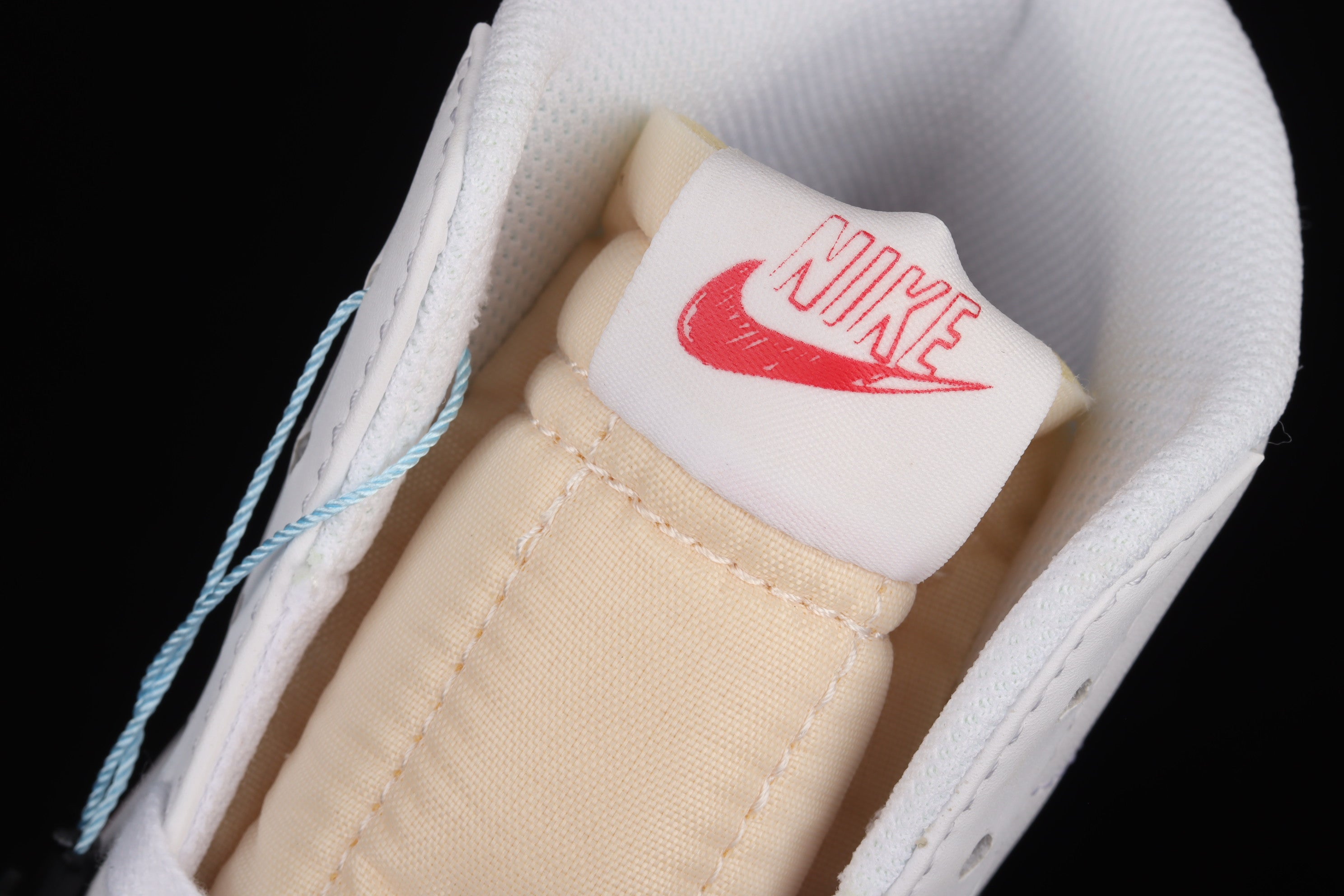 NikeMens Blazer Mid 77 Sketch - White/Red