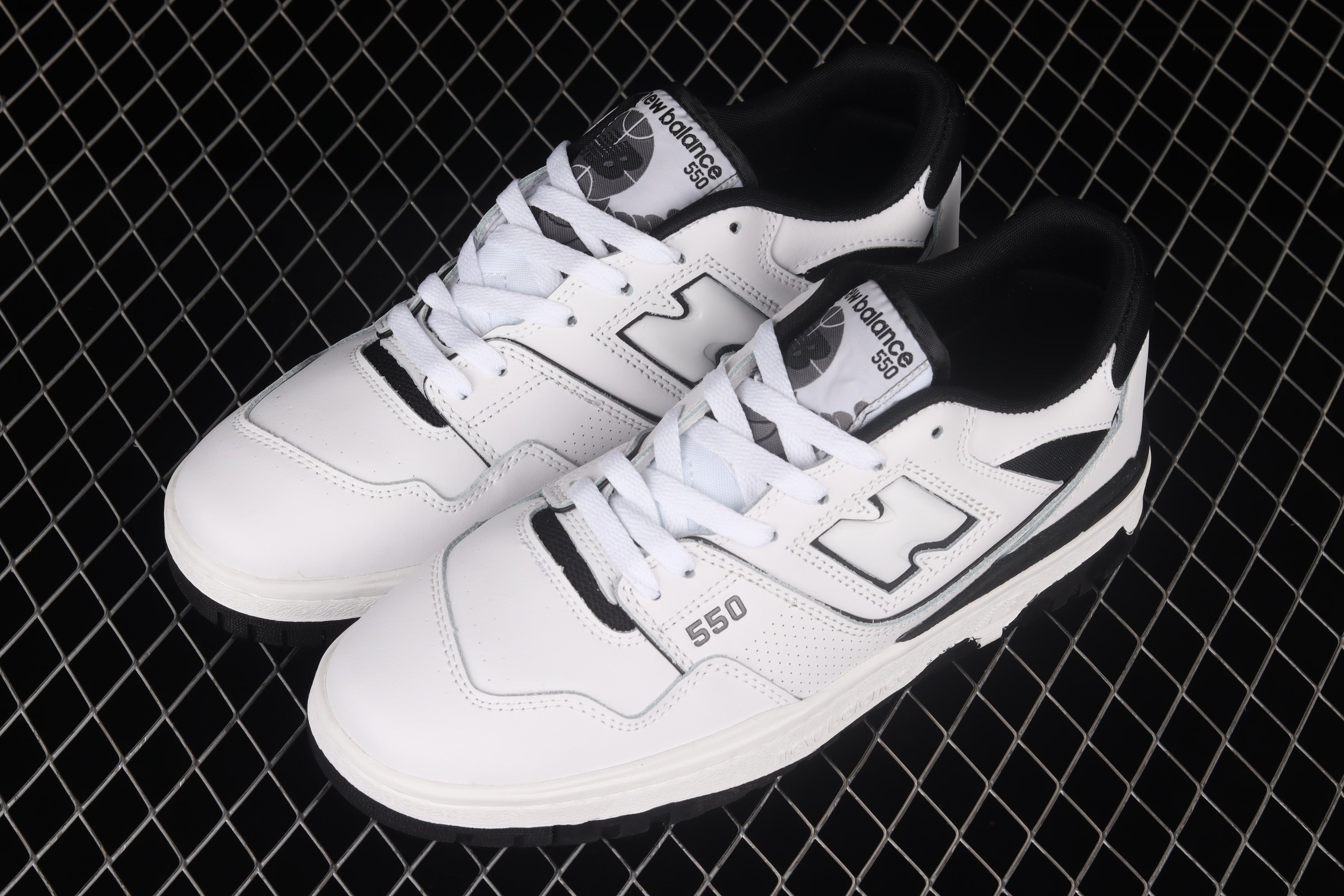 New Balance 550 - White/Black