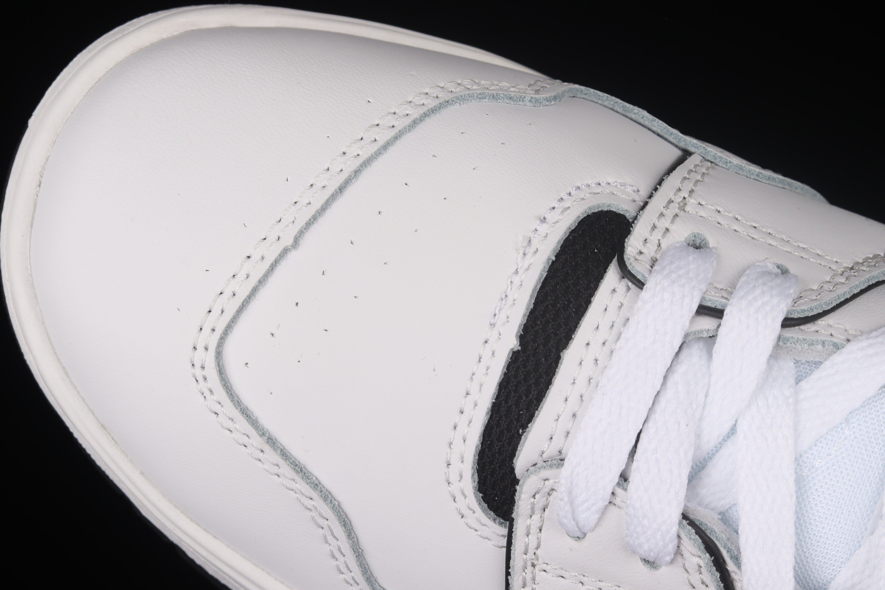 New Balance 550 - White/Black