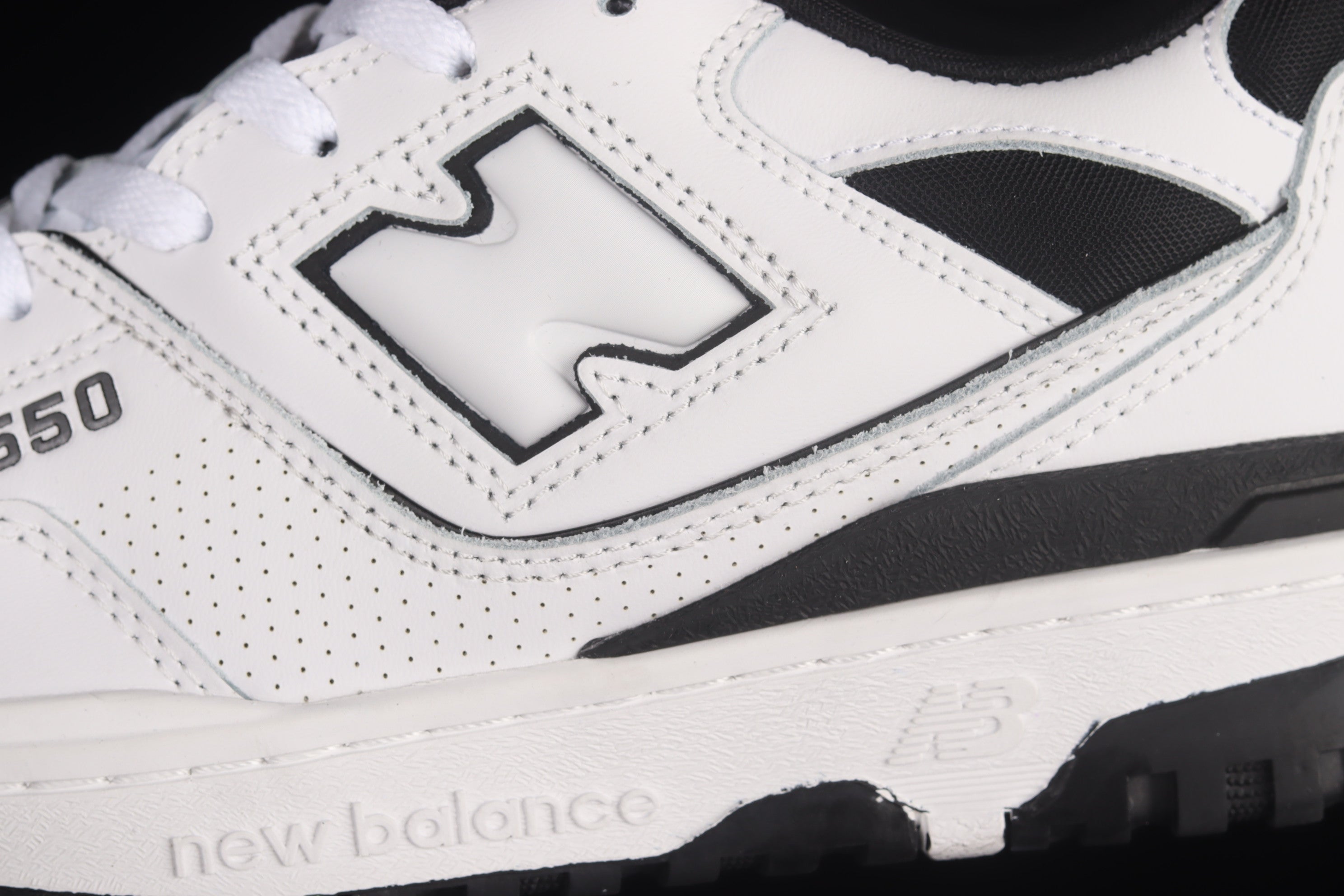 New Balance 550 - White/Black