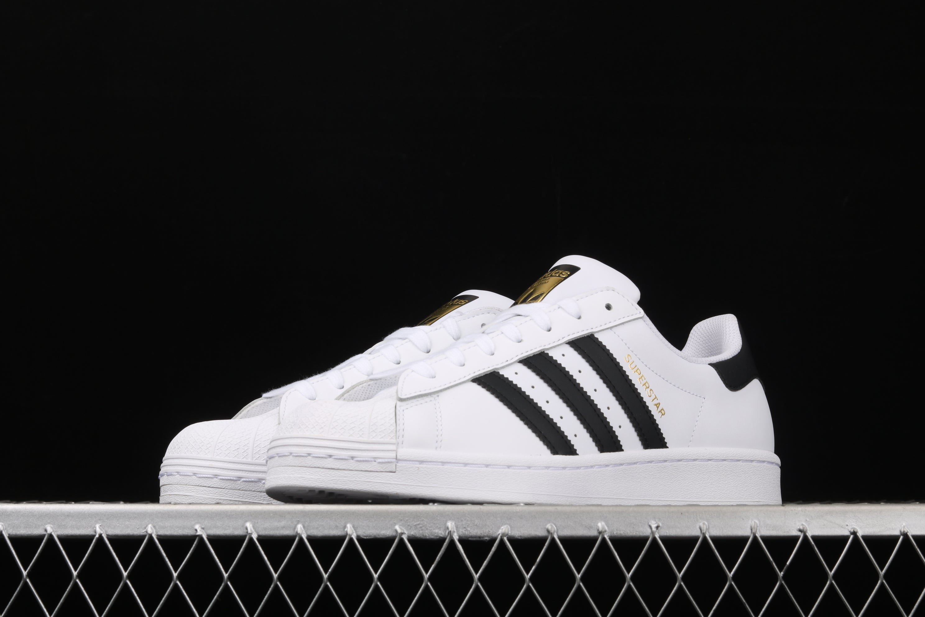 adidasUnisex Superstar - White/Black