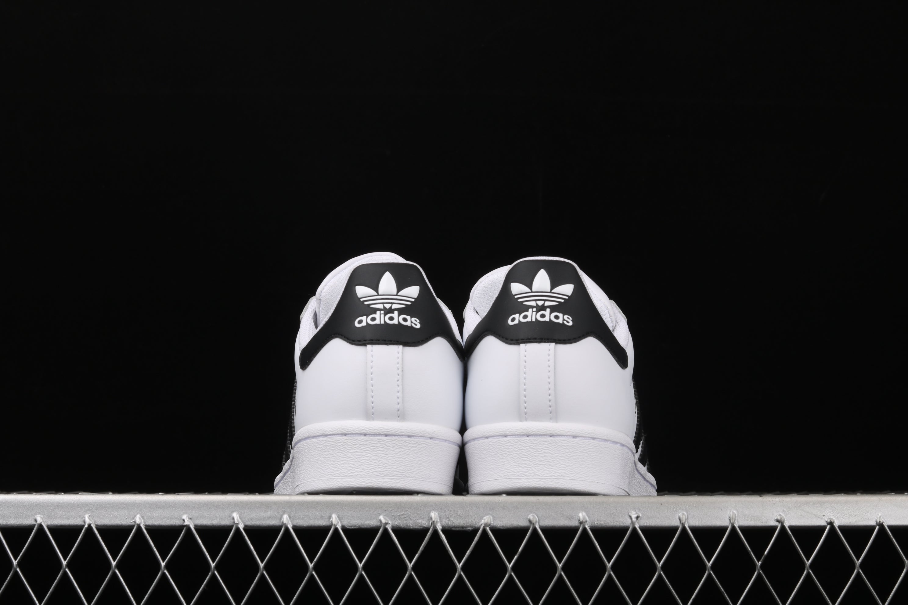 adidasUnisex Superstar - White/Black