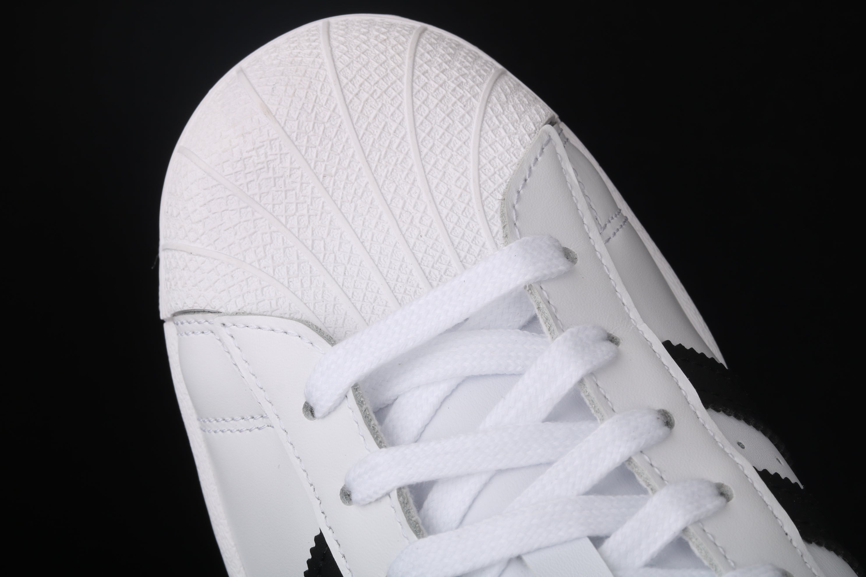 adidasUnisex Superstar - White/Black