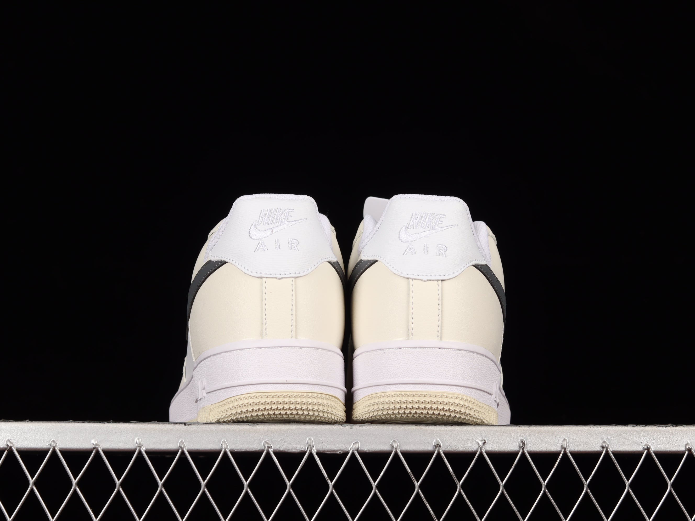 NikeUnisex Air Force 1 AF1 - Black/Gold