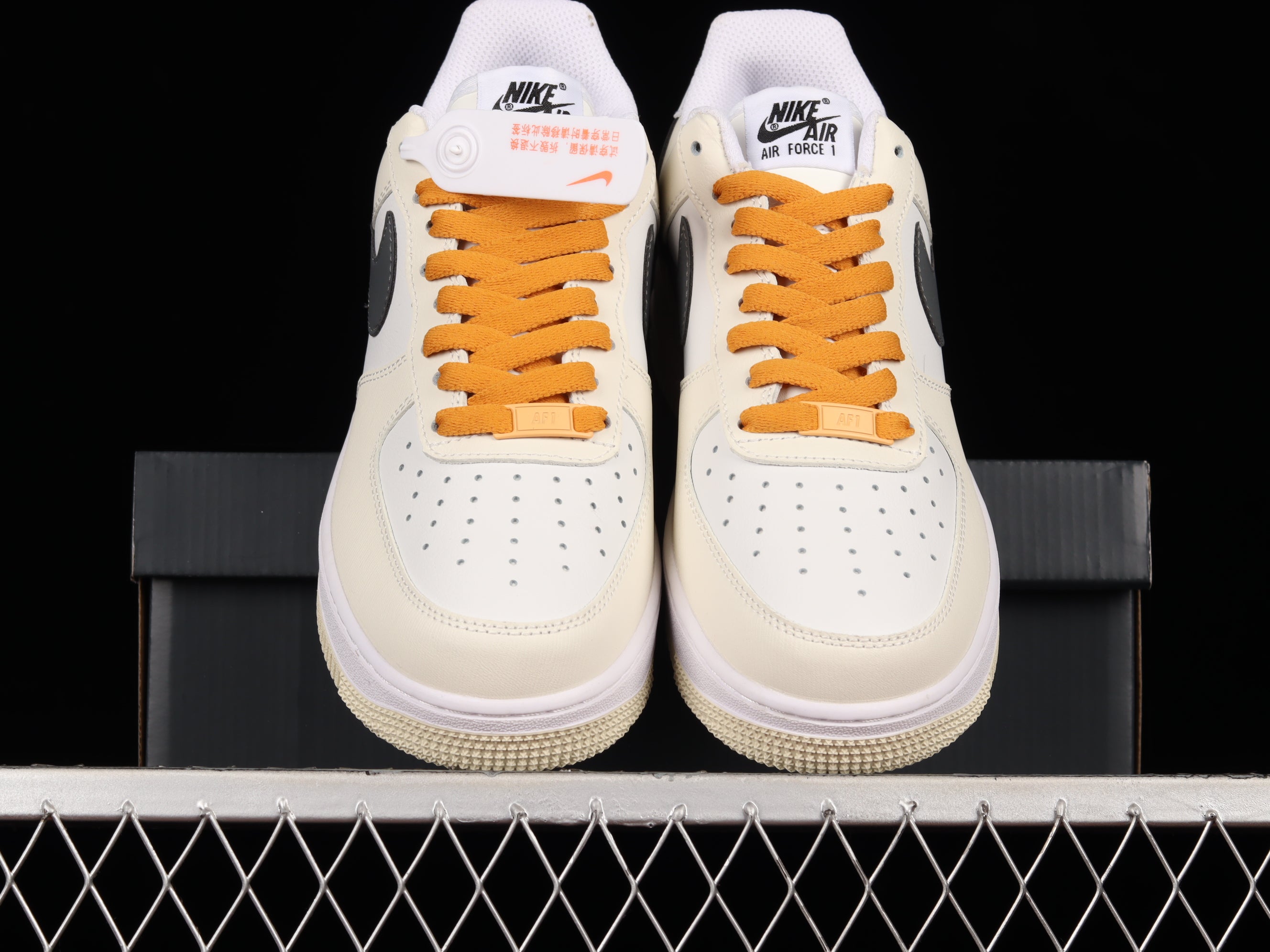 NikeUnisex Air Force 1 AF1 - Black/Gold