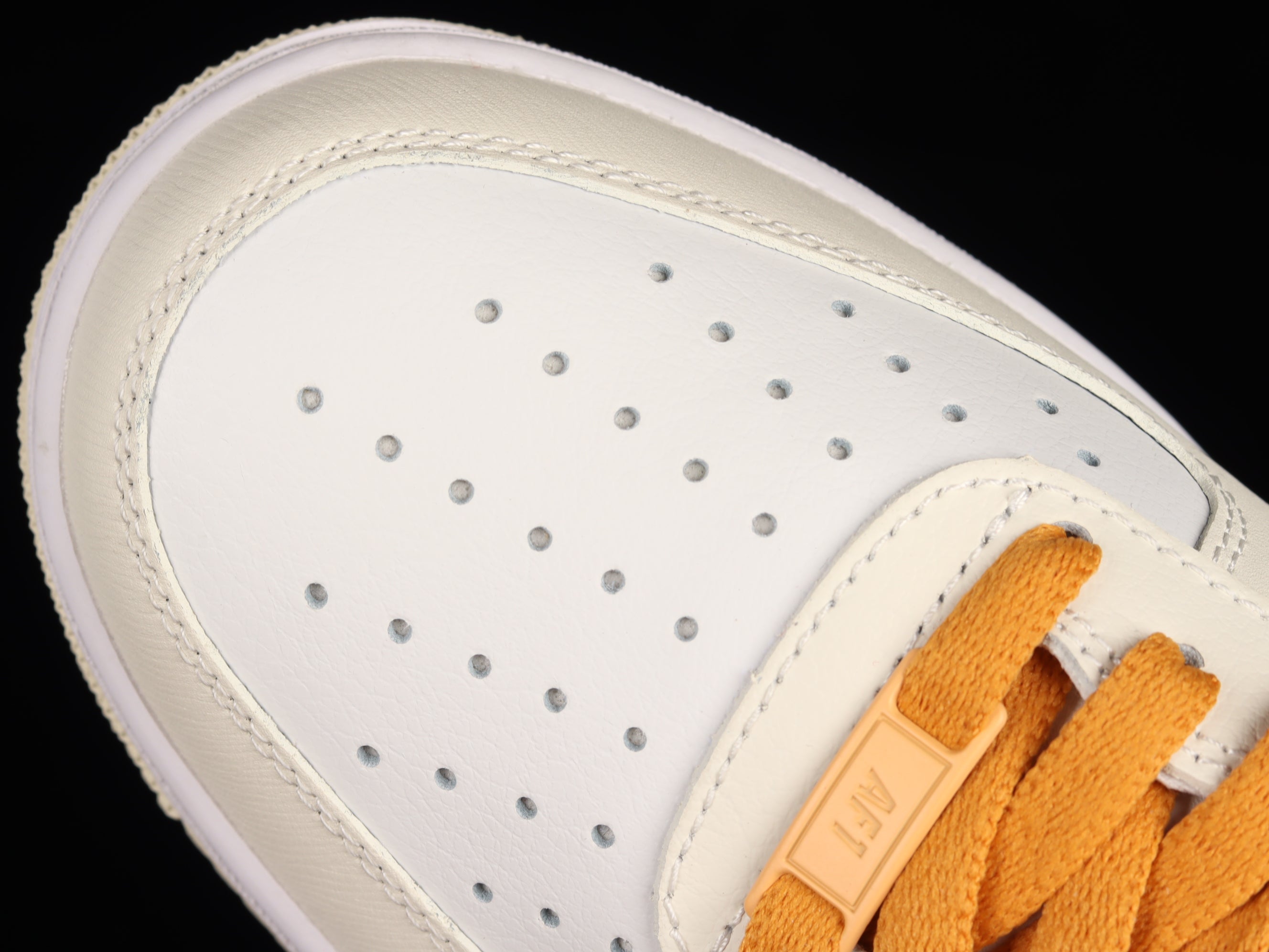 NikeUnisex Air Force 1 AF1 - Black/Gold