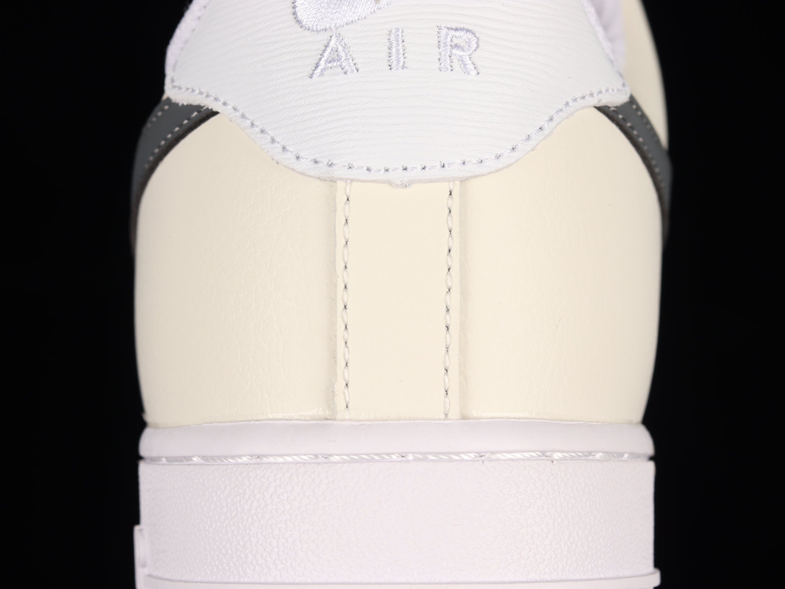 NikeUnisex Air Force 1 AF1 - Black/Gold