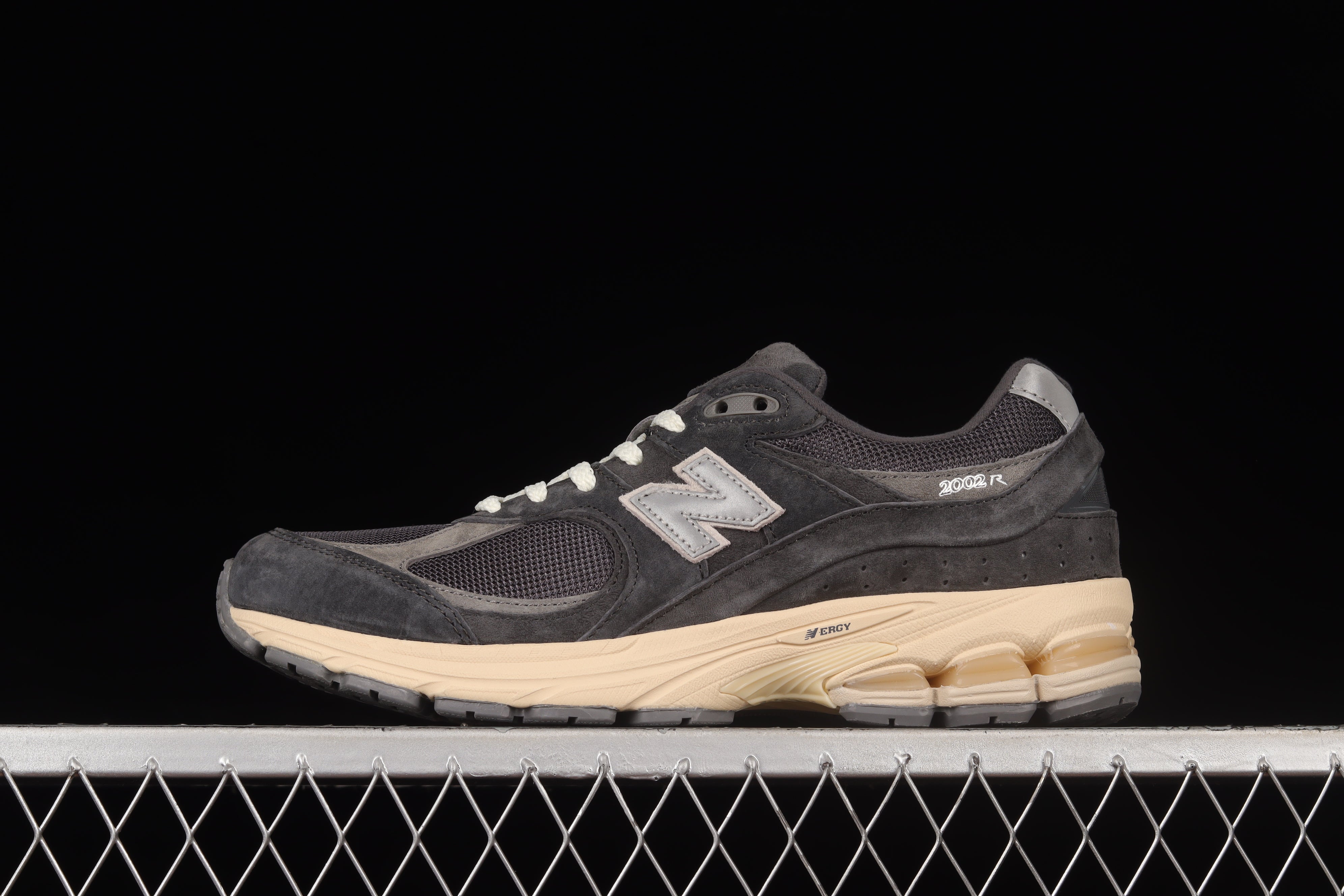 New Balance 2002R - Black/Dark Grey