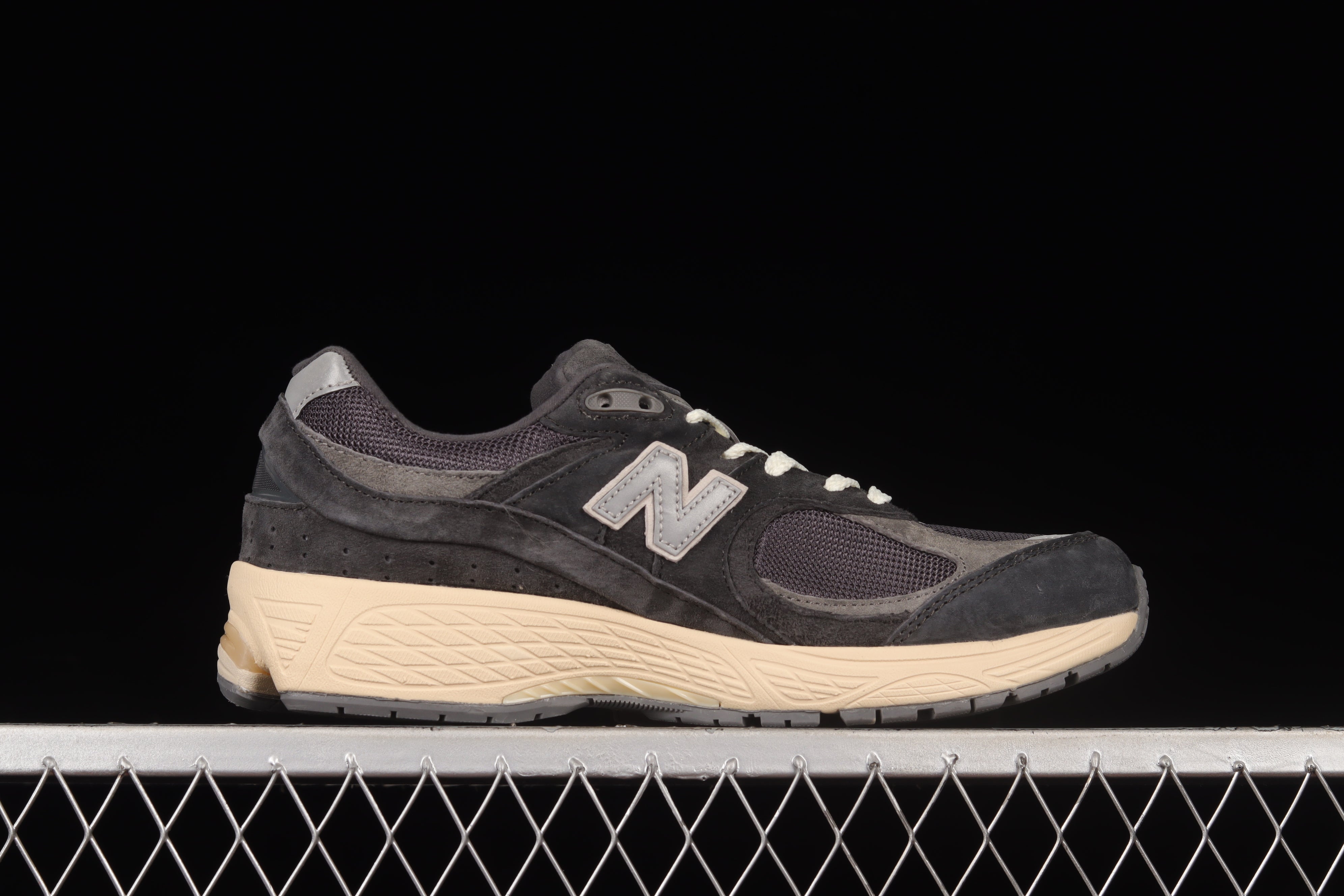 New Balance 2002R - Black/Dark Grey