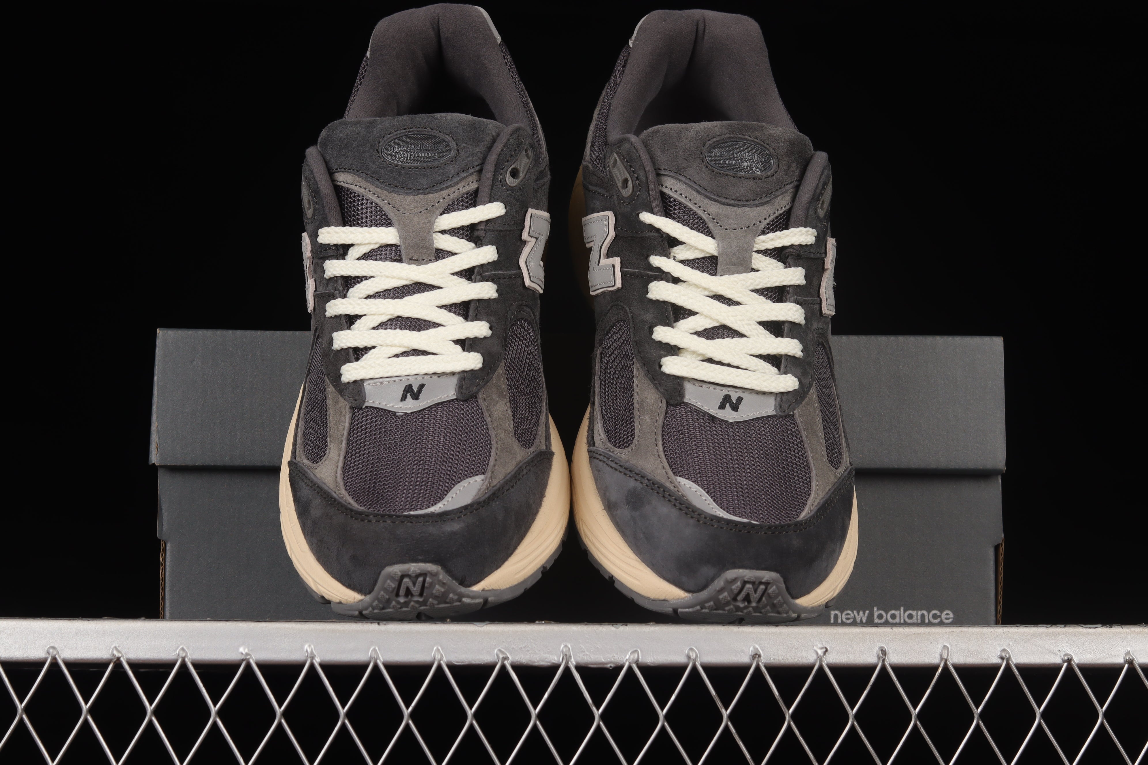 New Balance 2002R - Black/Dark Grey