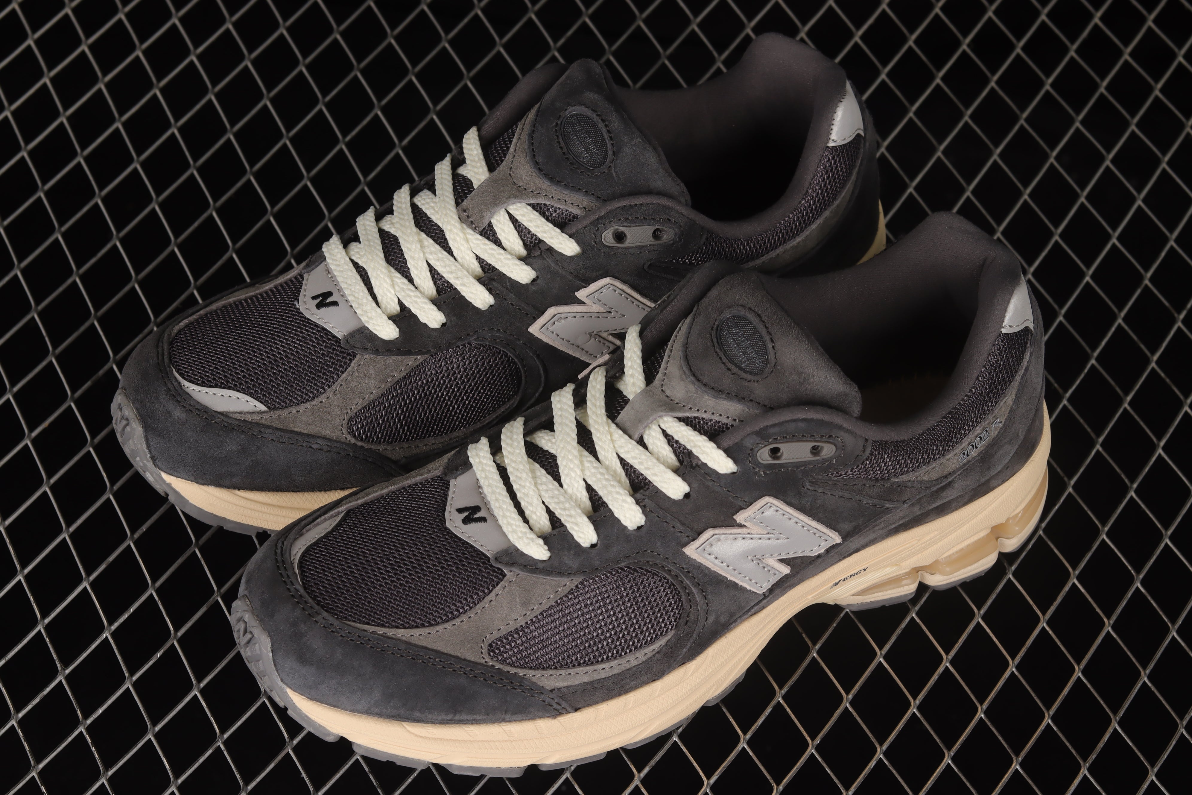 New Balance 2002R - Black/Dark Grey