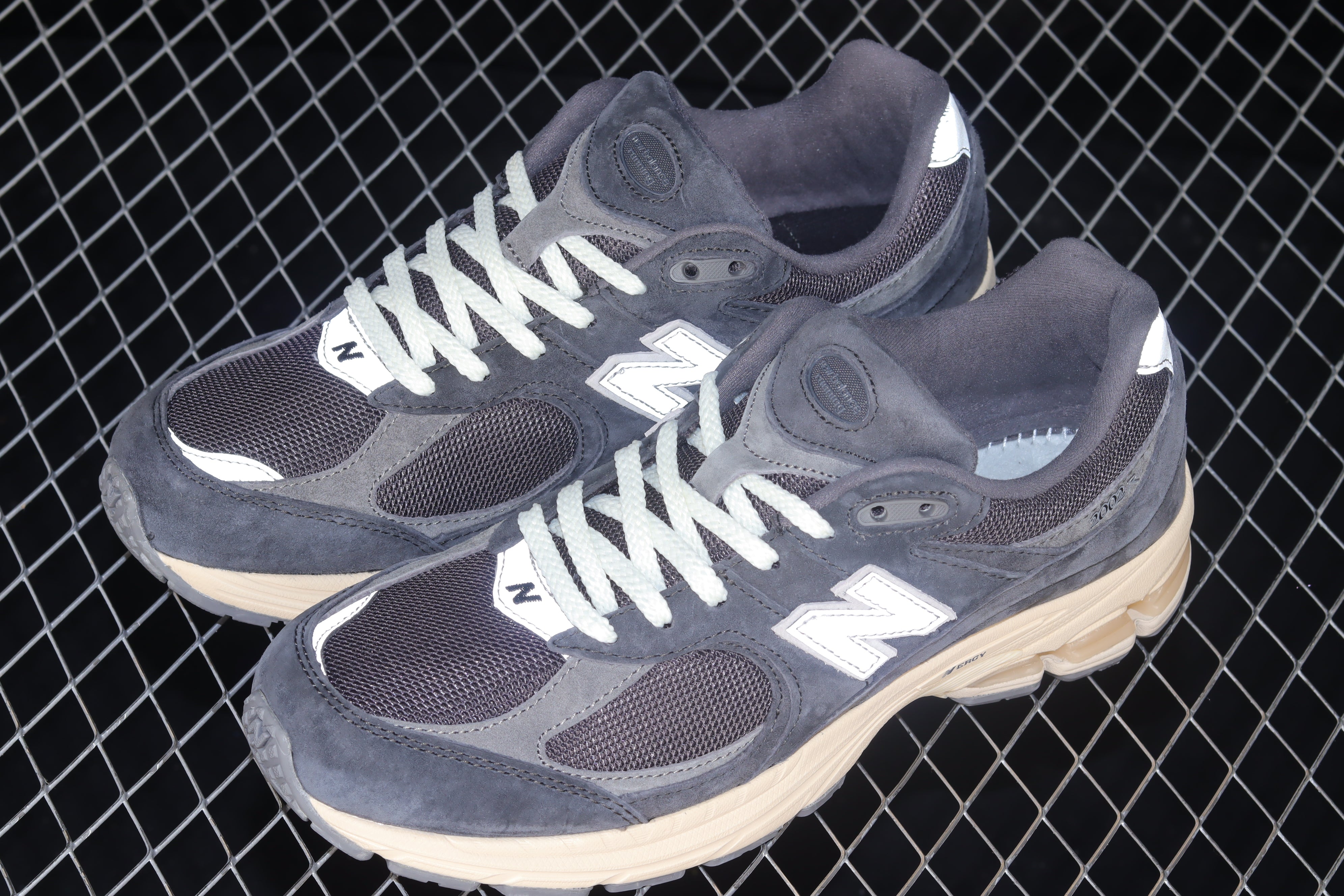 New Balance 2002R - Black/Dark Grey