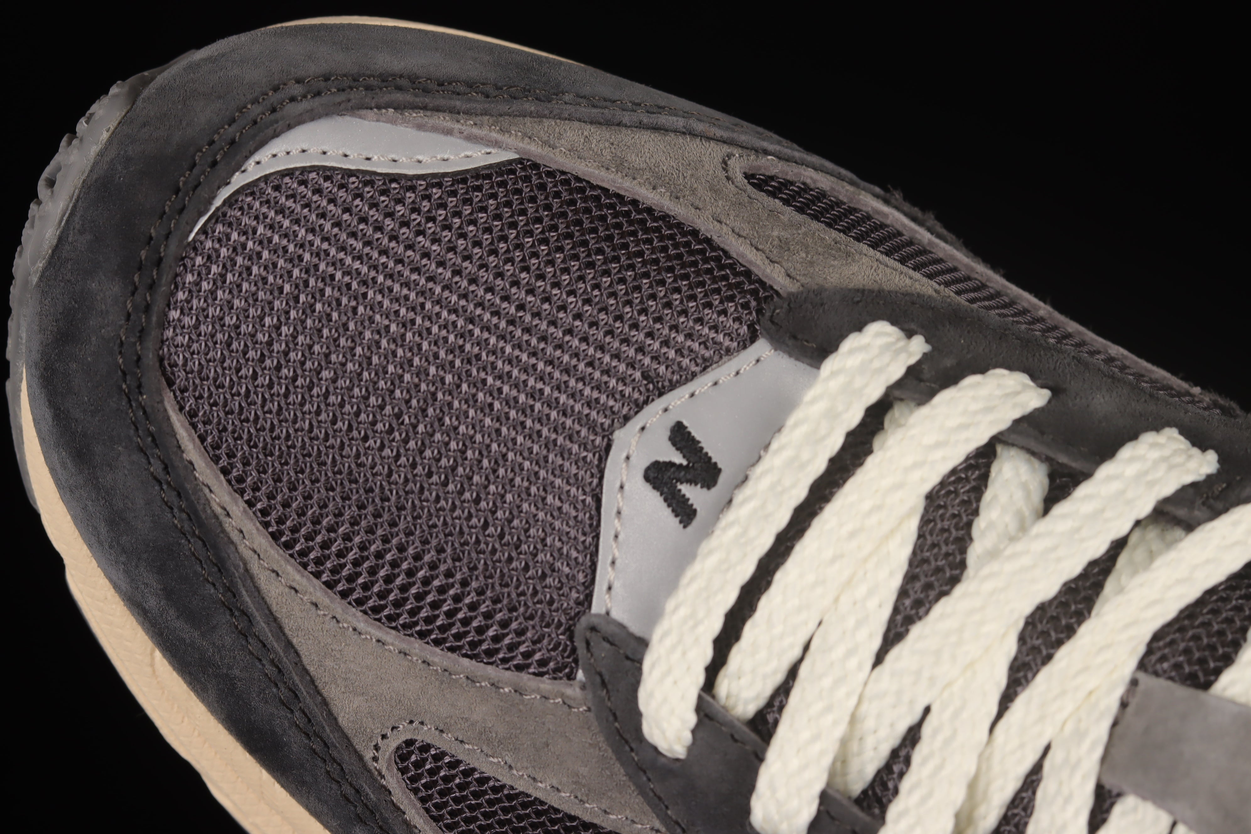 New Balance 2002R - Black/Dark Grey
