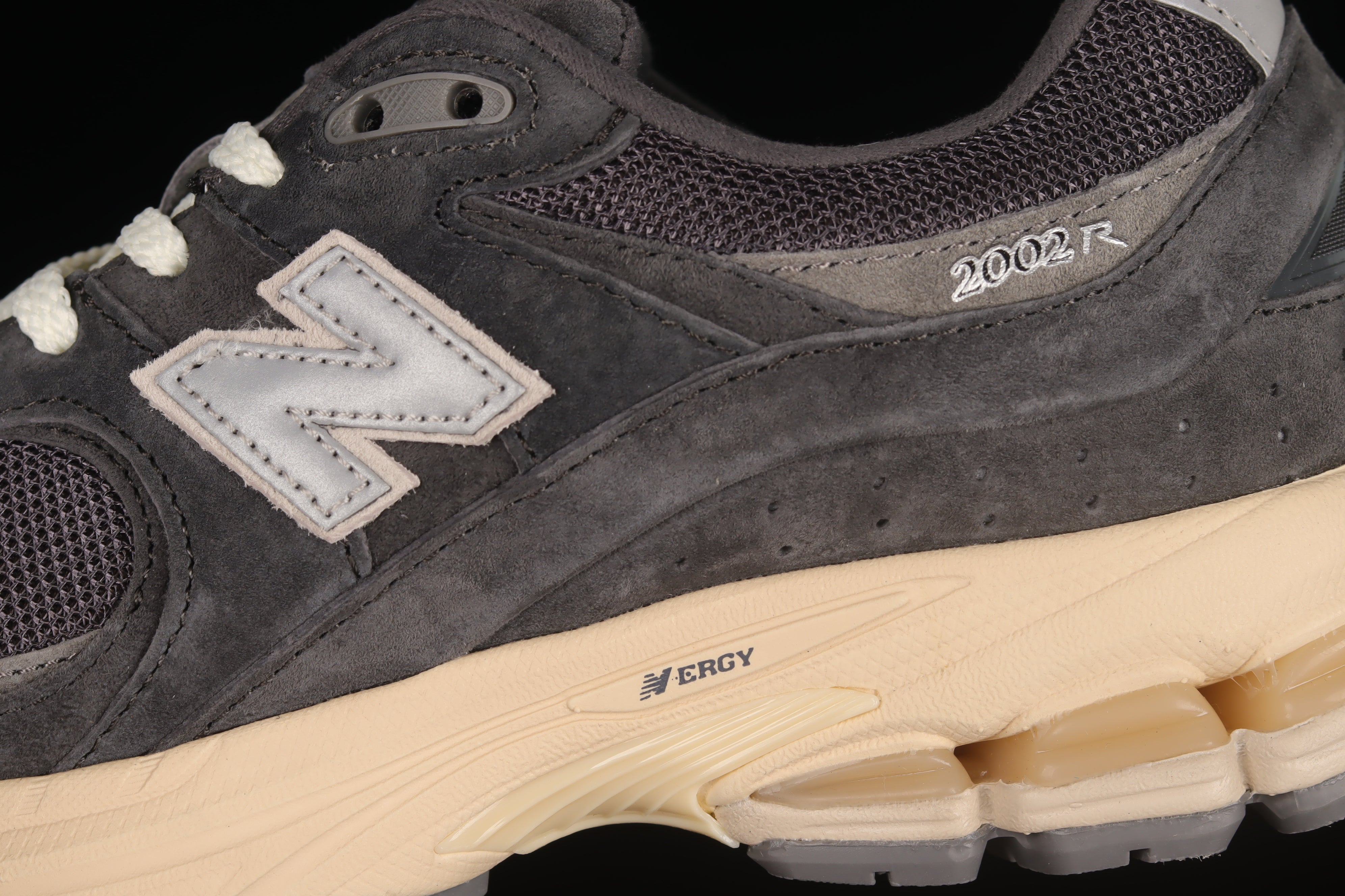 New Balance 2002R - Black/Dark Grey
