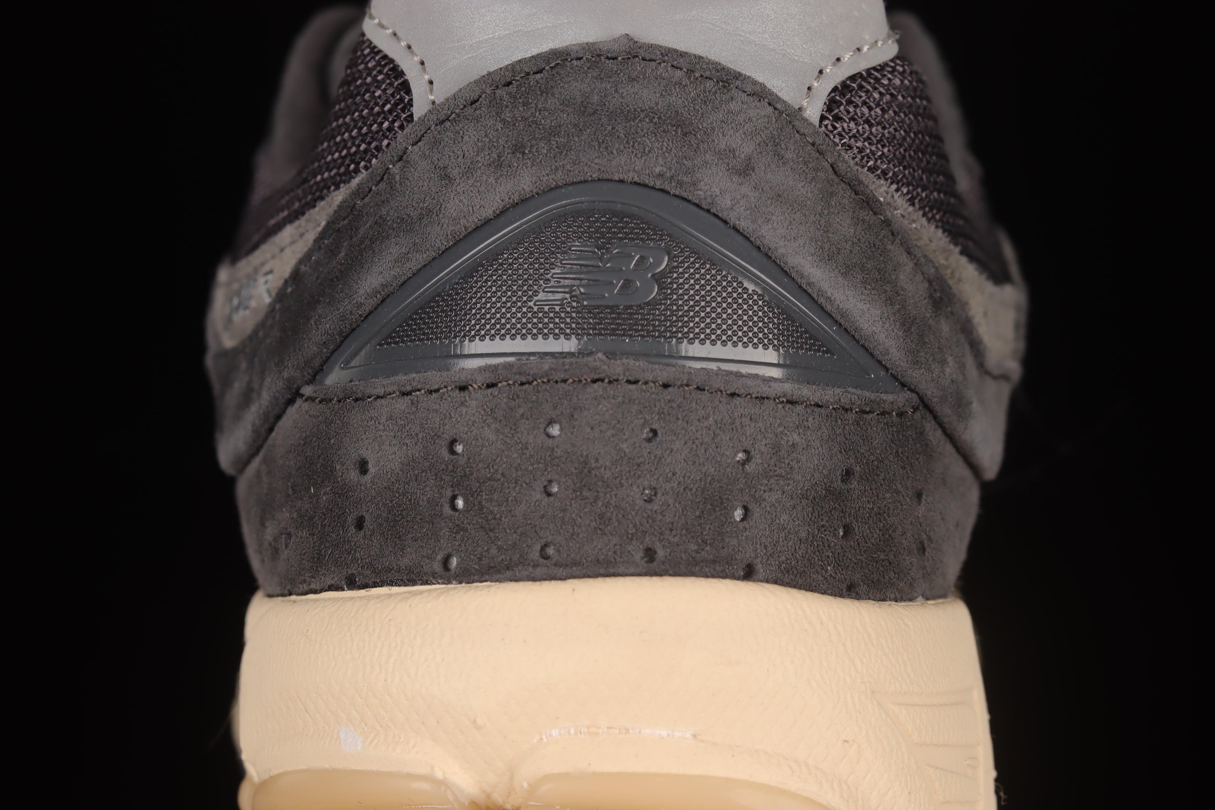 New Balance 2002R - Black/Dark Grey