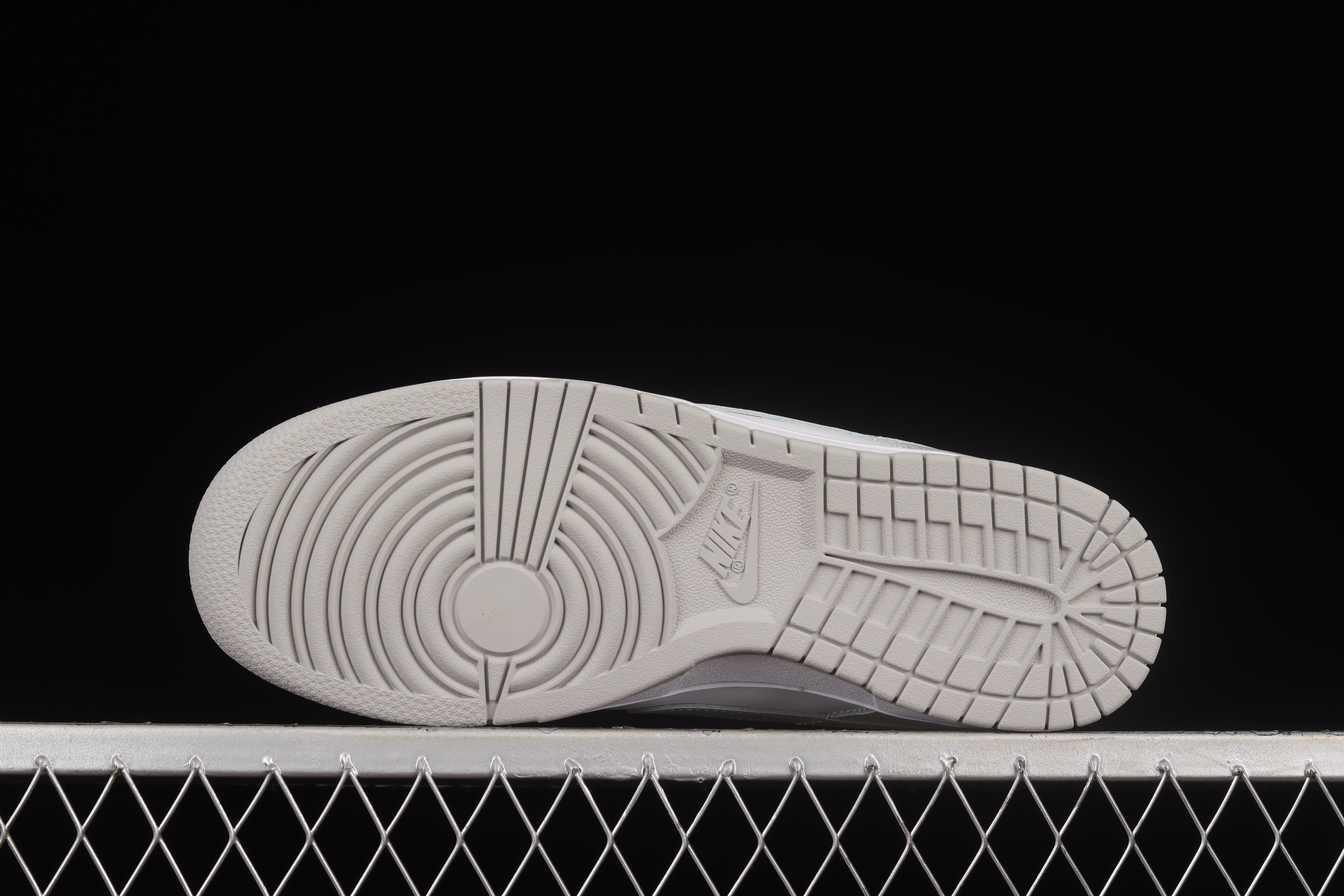 NikeUnisex SB Dunk Low - Grey Fog