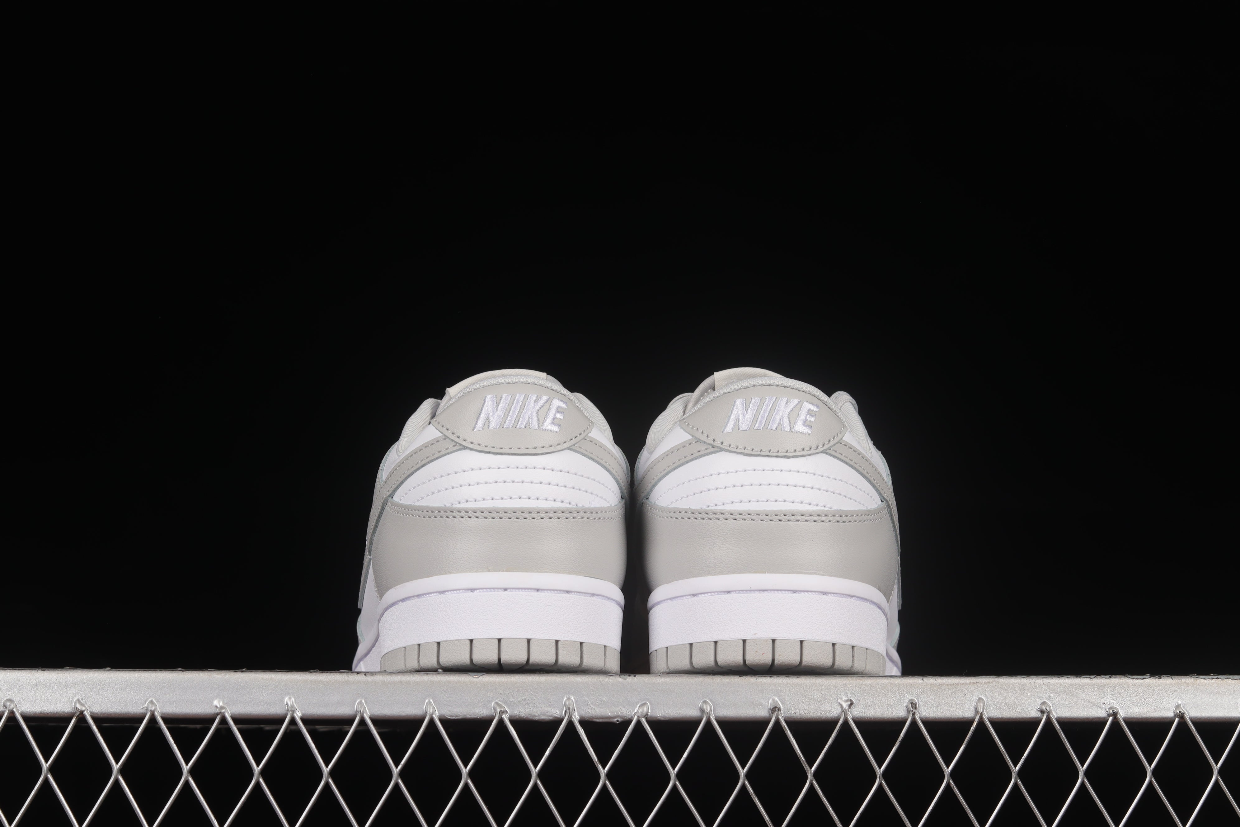 NikeUnisex SB Dunk Low - Grey Fog