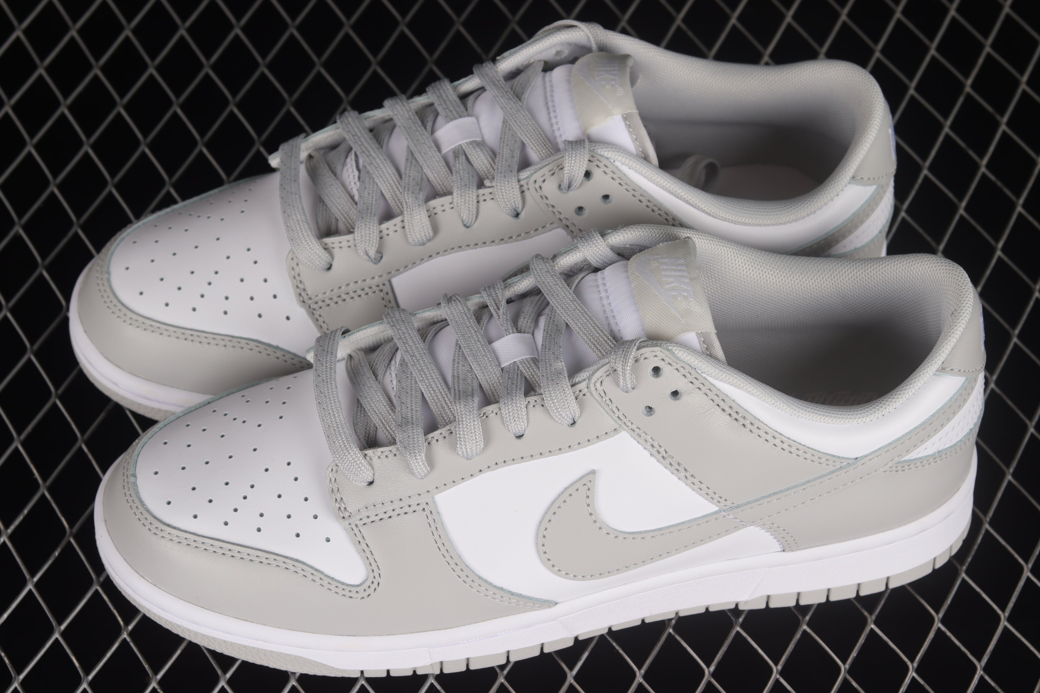 NikeUnisex SB Dunk Low - Grey Fog