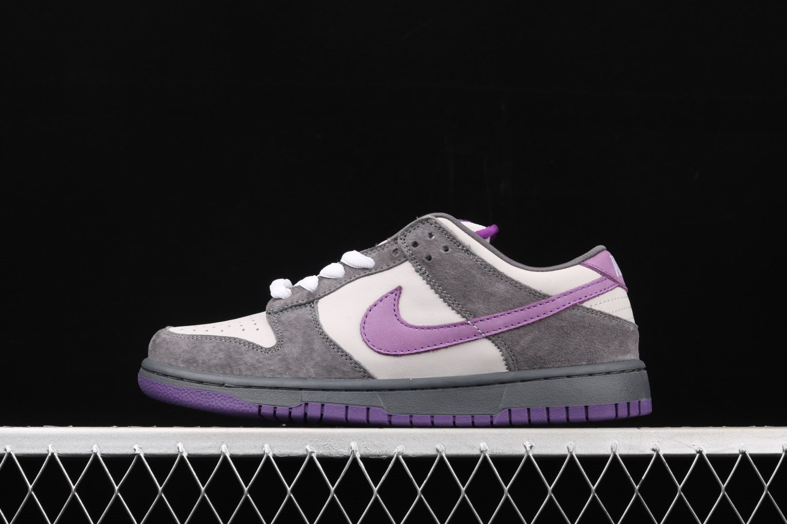 NikeUnisex Dunk SB Low - Purple Pigeon