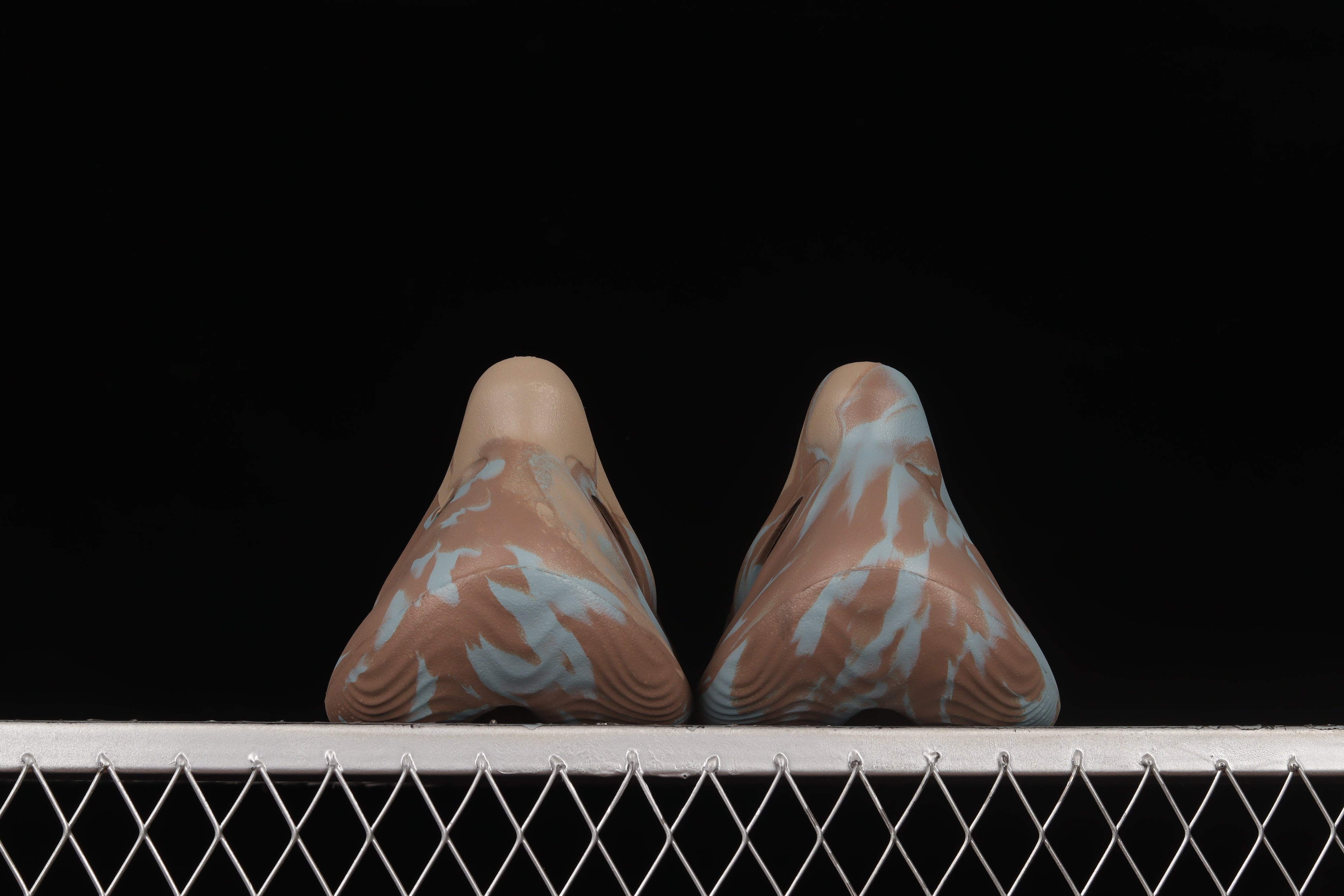 adidasOriginals Yeezy Foam RNNR - MX Sand Grey