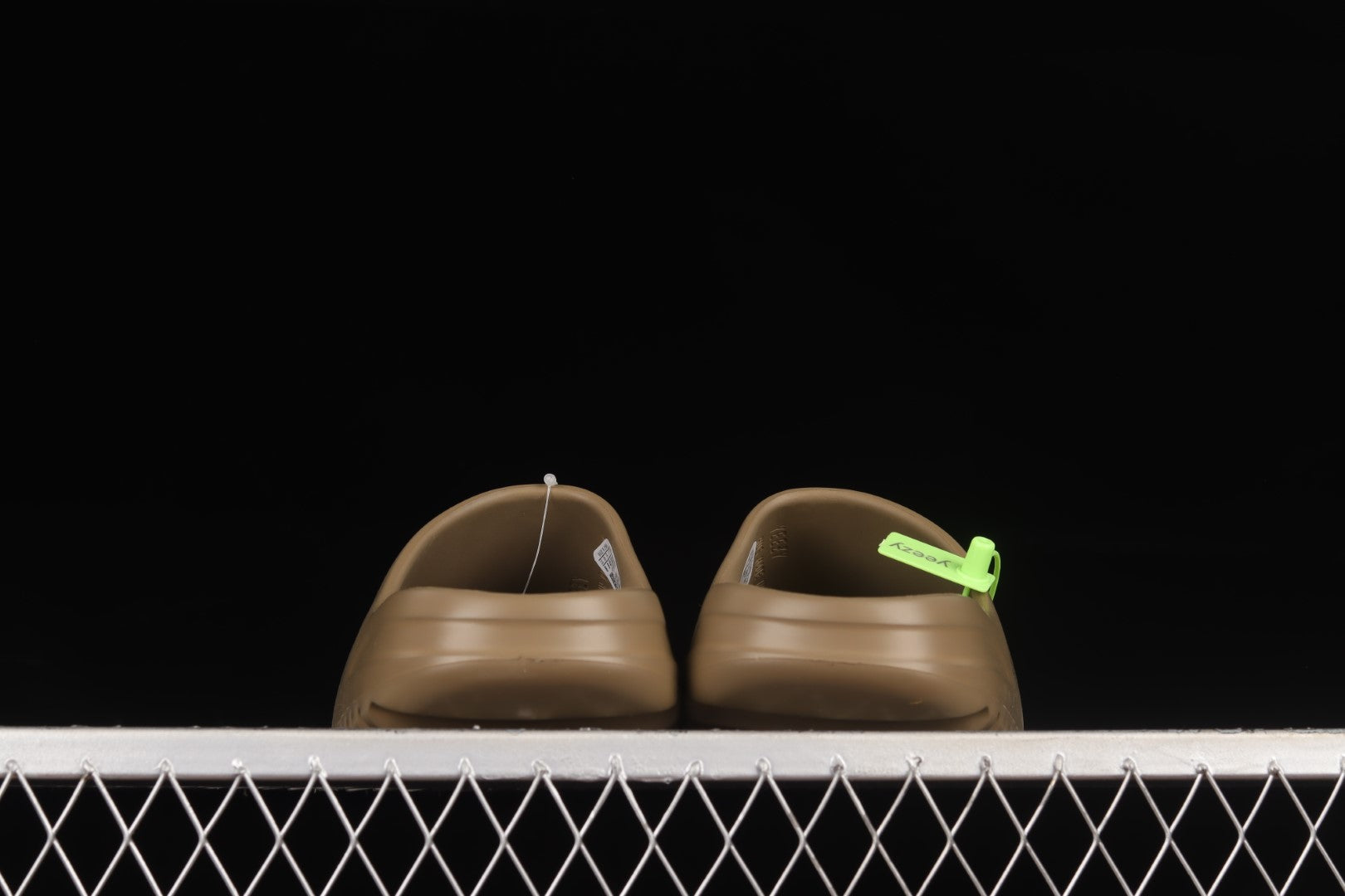 adidasMens Yeezy Slide - Earth Brown