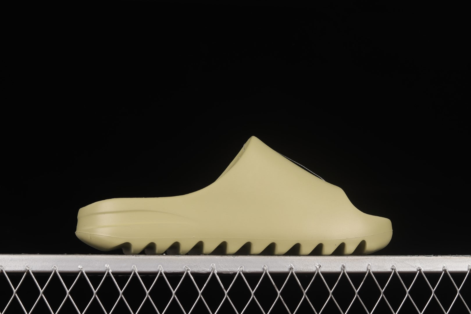 adidasUnisex Yeezy Slide - Resin