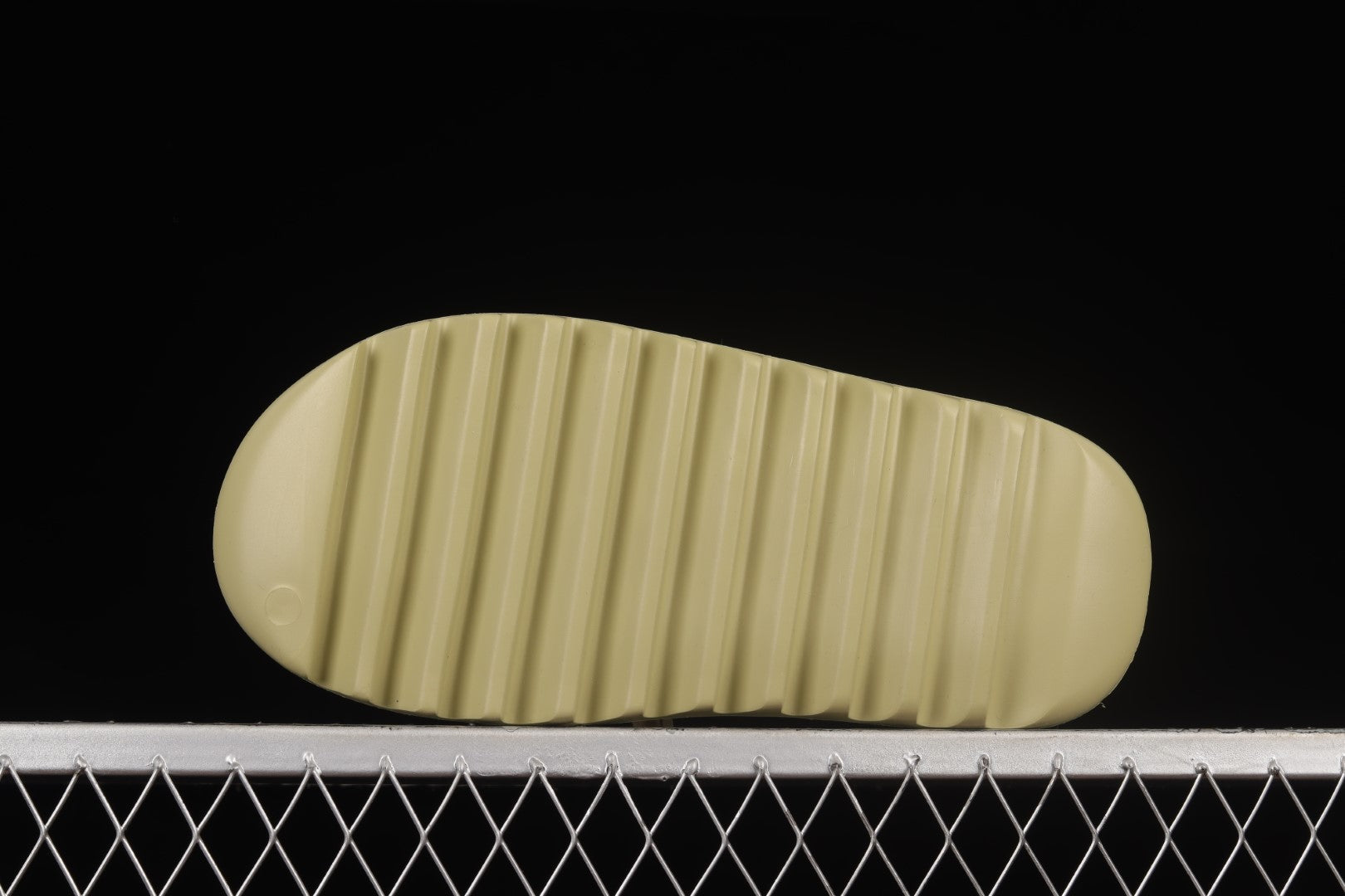 adidasUnisex Yeezy Slide - Resin