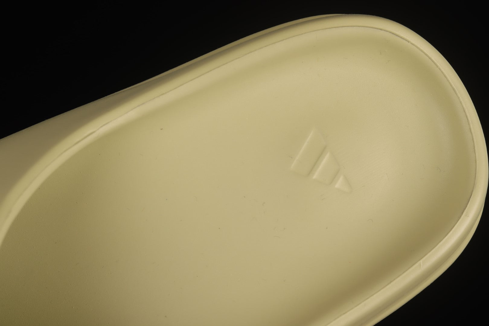 adidasUnisex Yeezy Slide - Resin