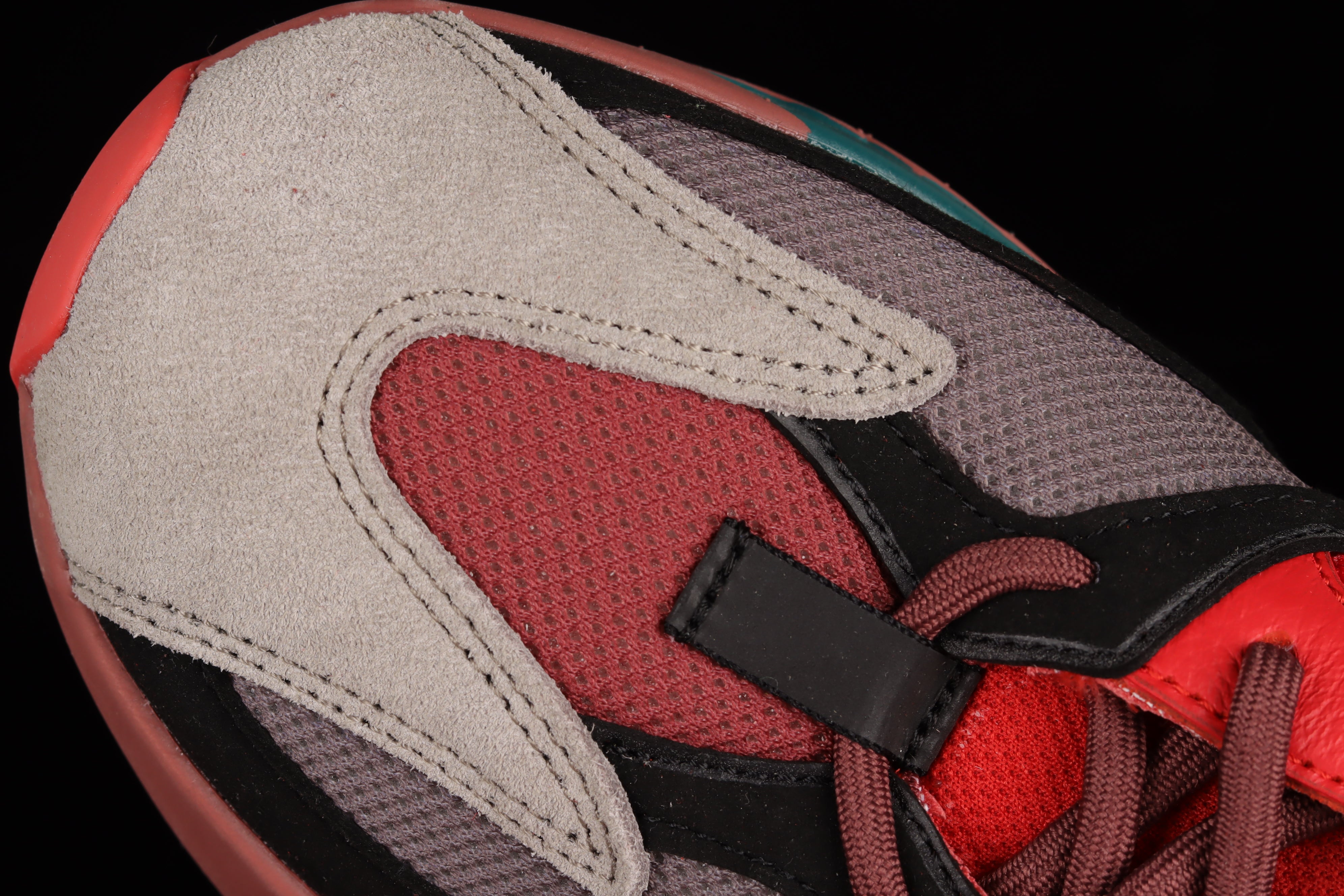 adidasUnisex Yeezy Boost 700 - Hi-Res Red