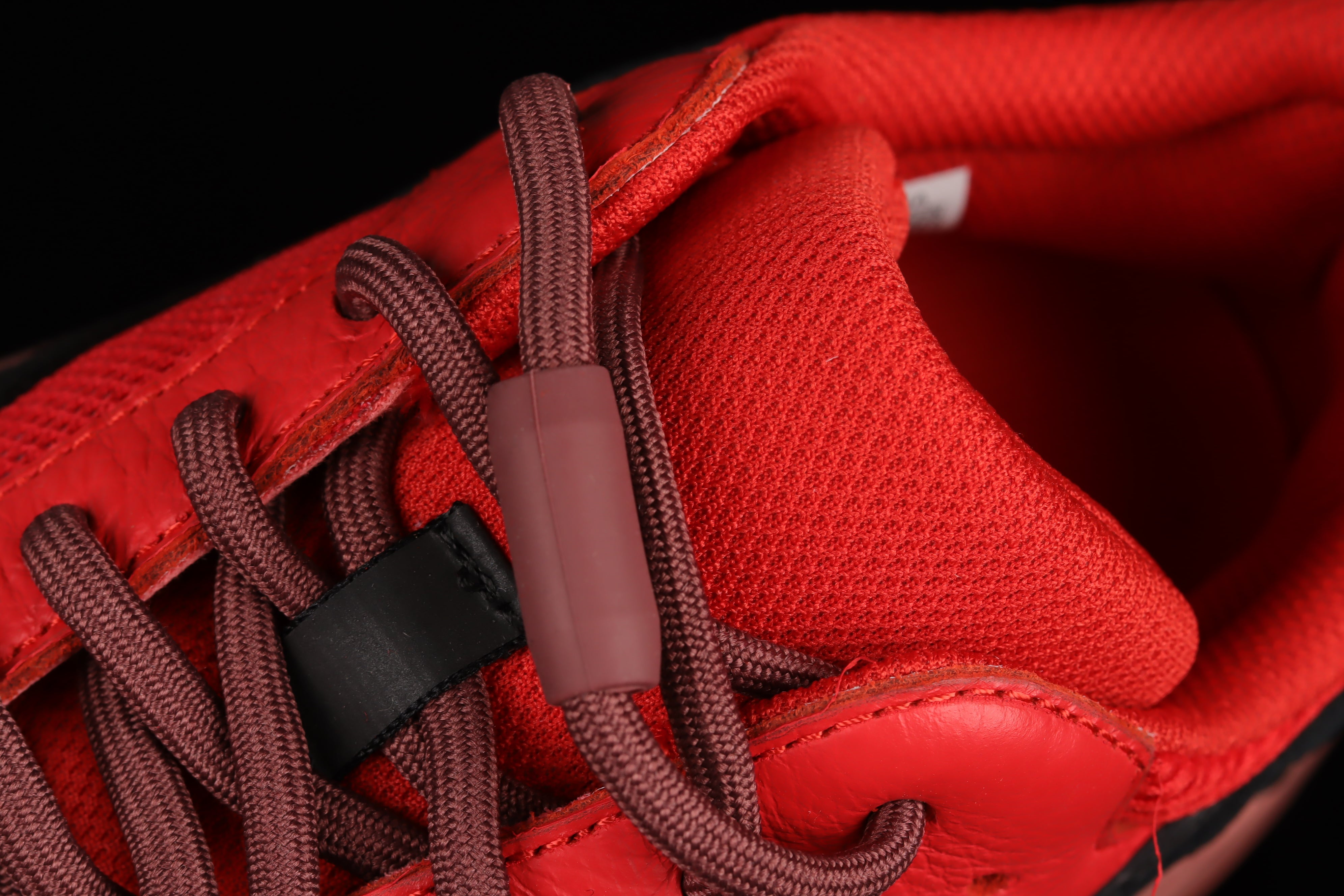 adidasUnisex Yeezy Boost 700 - Hi-Res Red