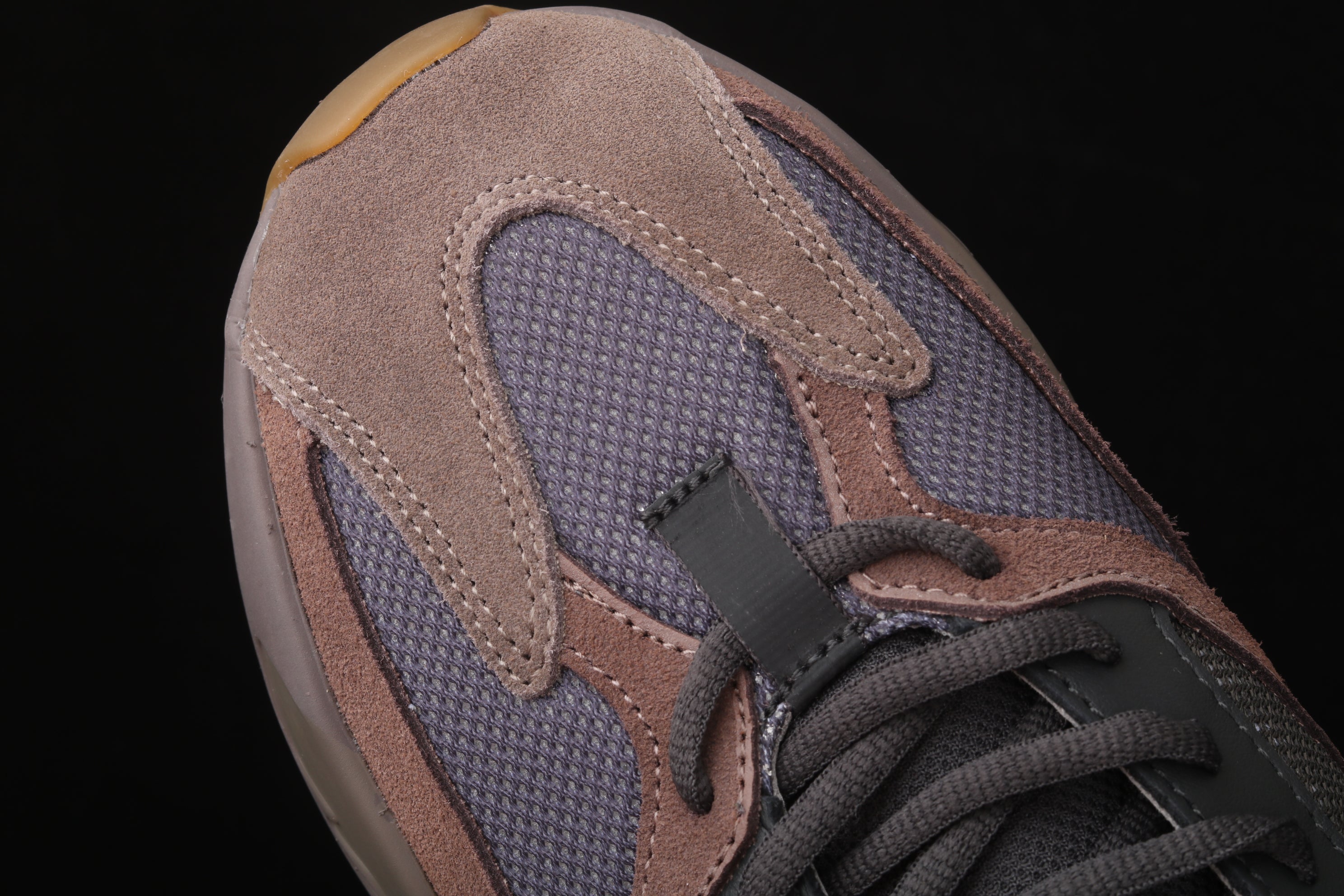 adidasUnisex Yeezy Boost 700 - Mauve