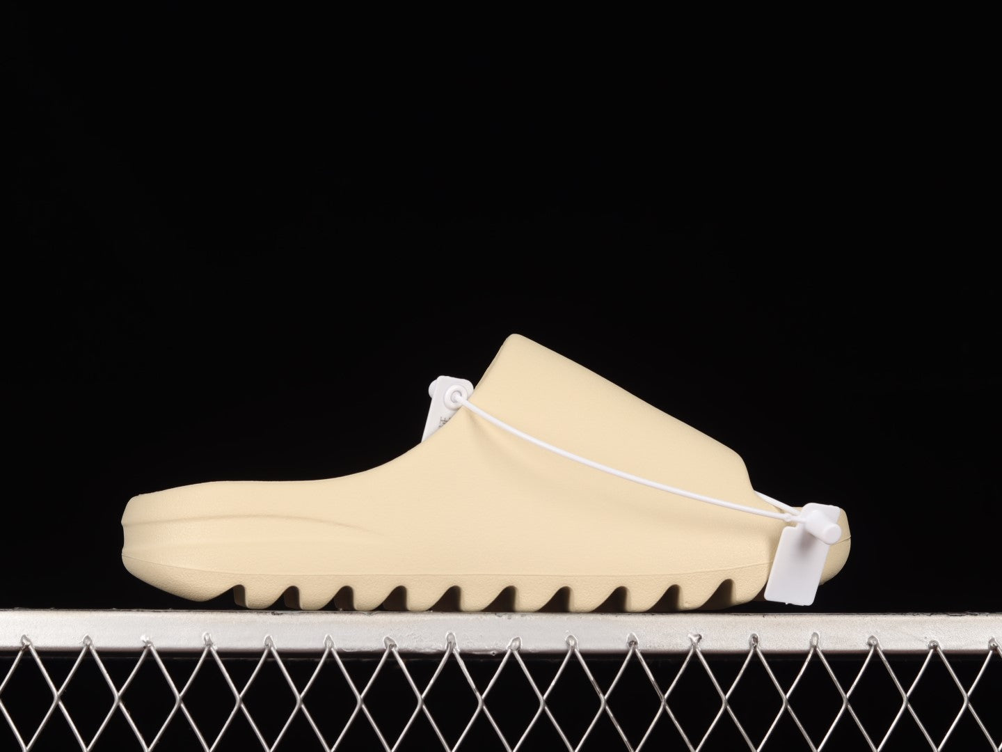 adidasUnisex Yeezy Slide - Bone