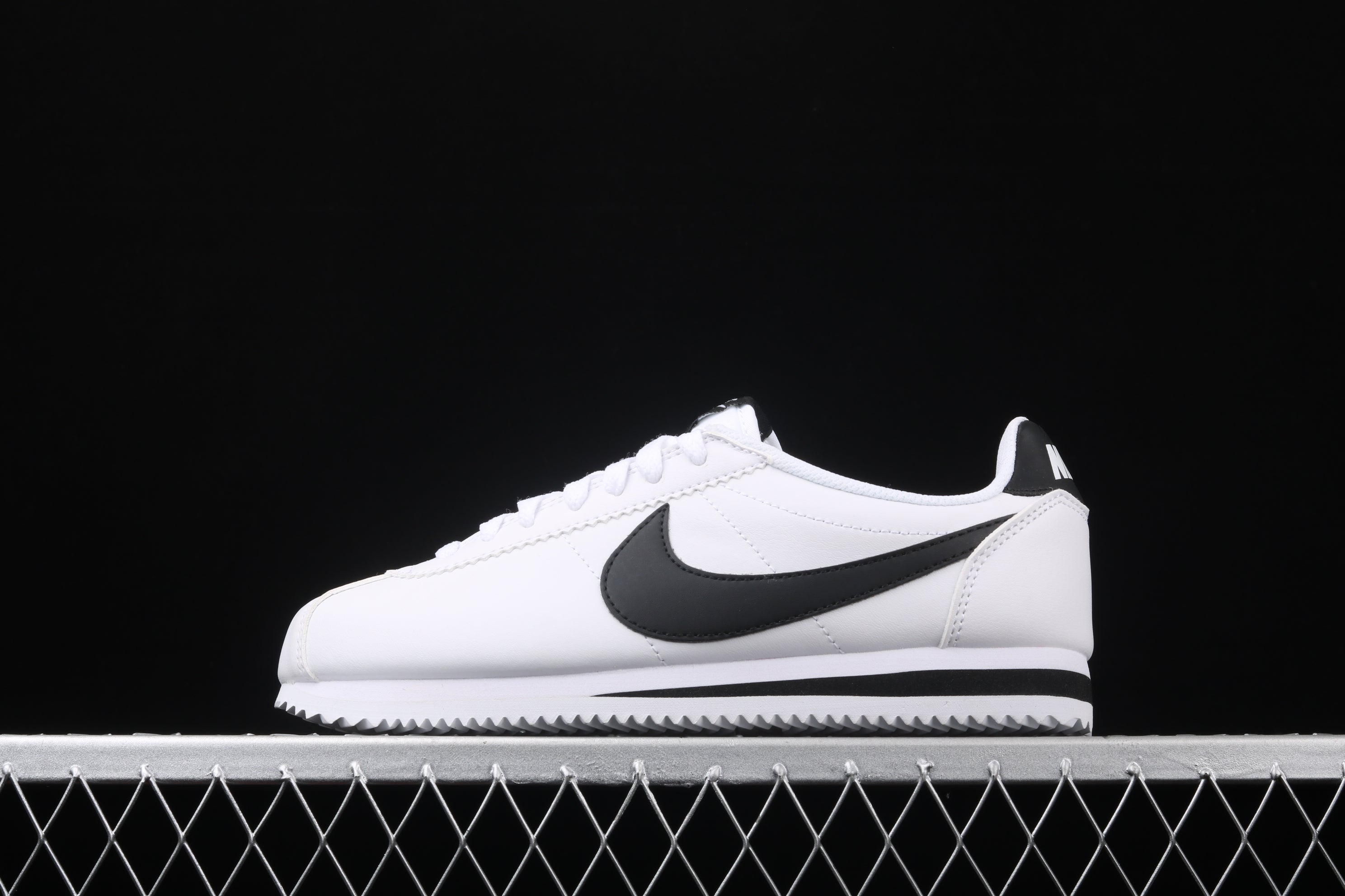 NikeUnisex Classic Cortez - White/Black
