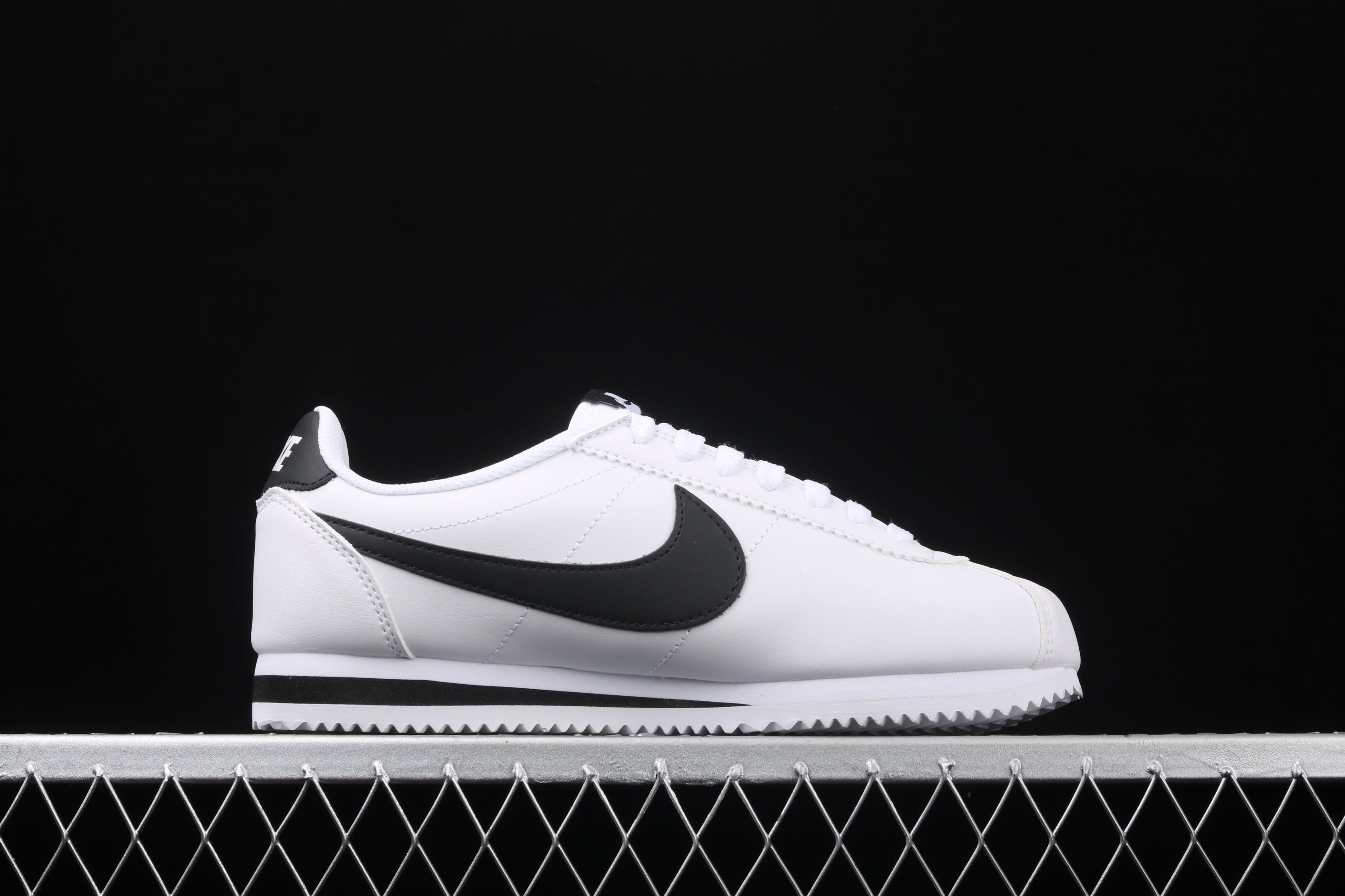 NikeUnisex Classic Cortez - White/Black
