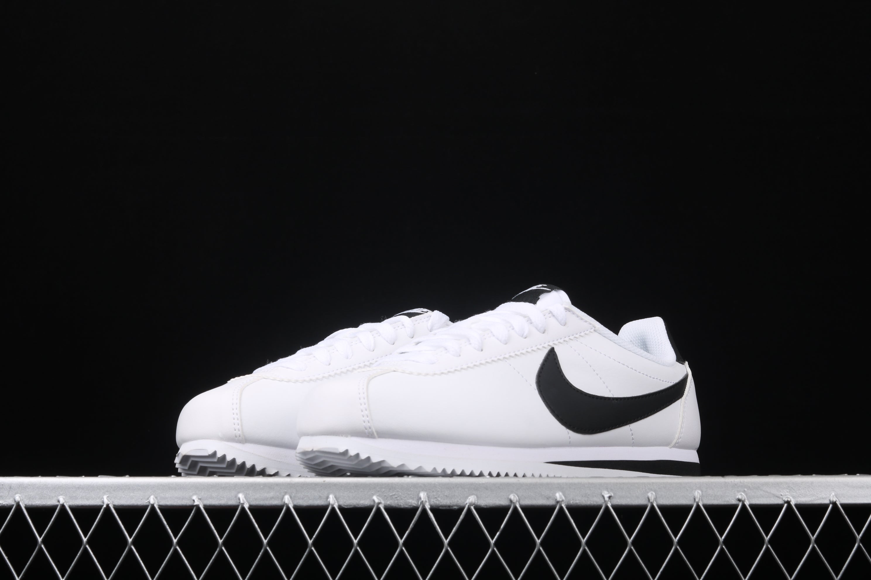NikeUnisex Classic Cortez - White/Black