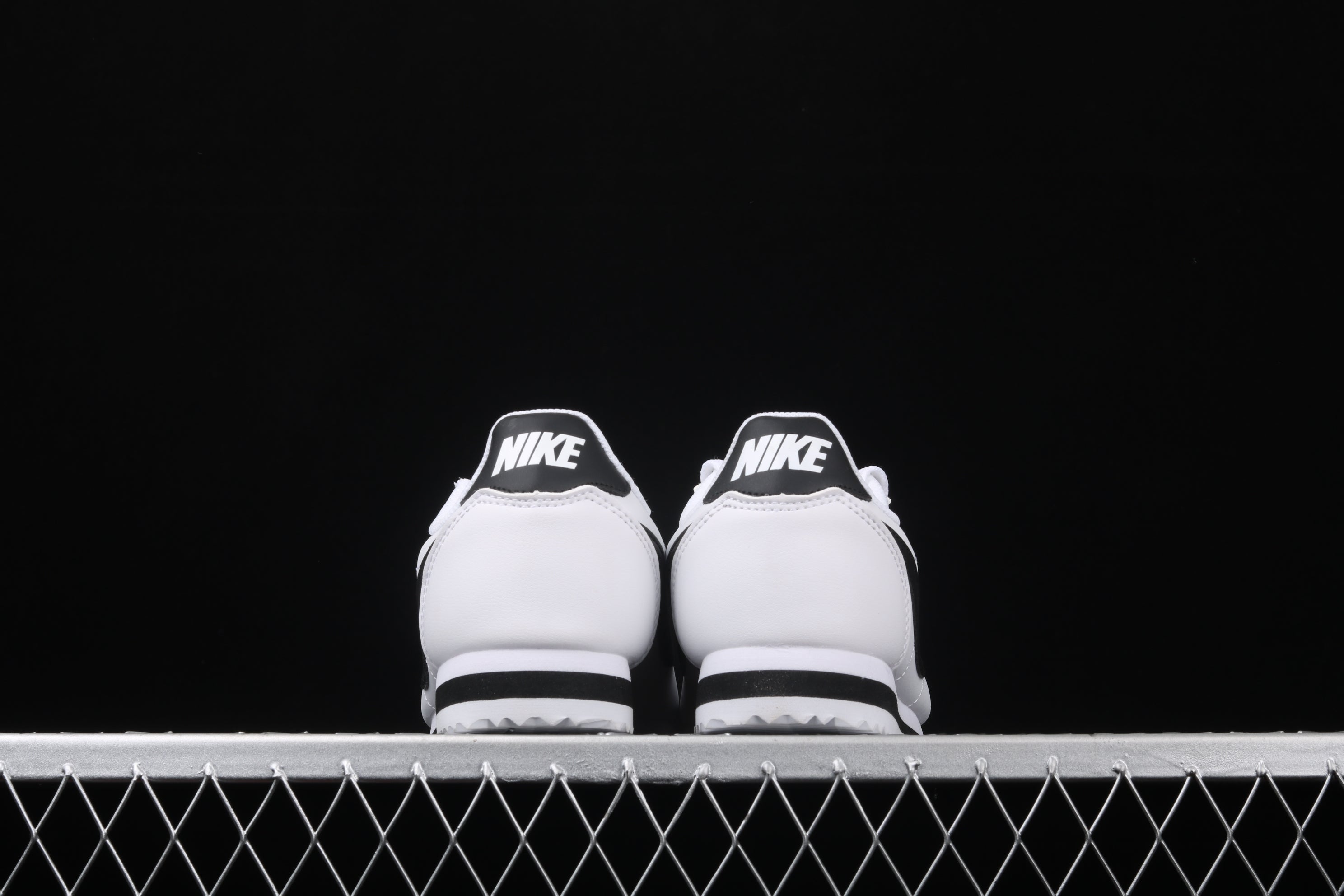 NikeUnisex Classic Cortez - White/Black