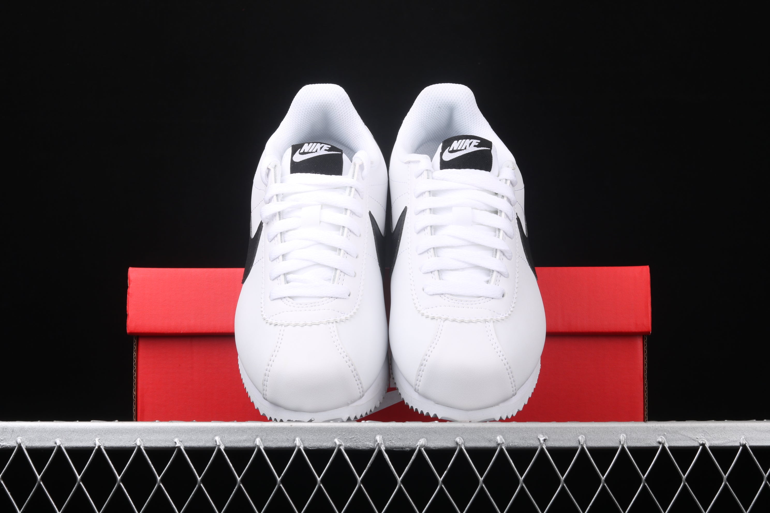 NikeUnisex Classic Cortez - White/Black