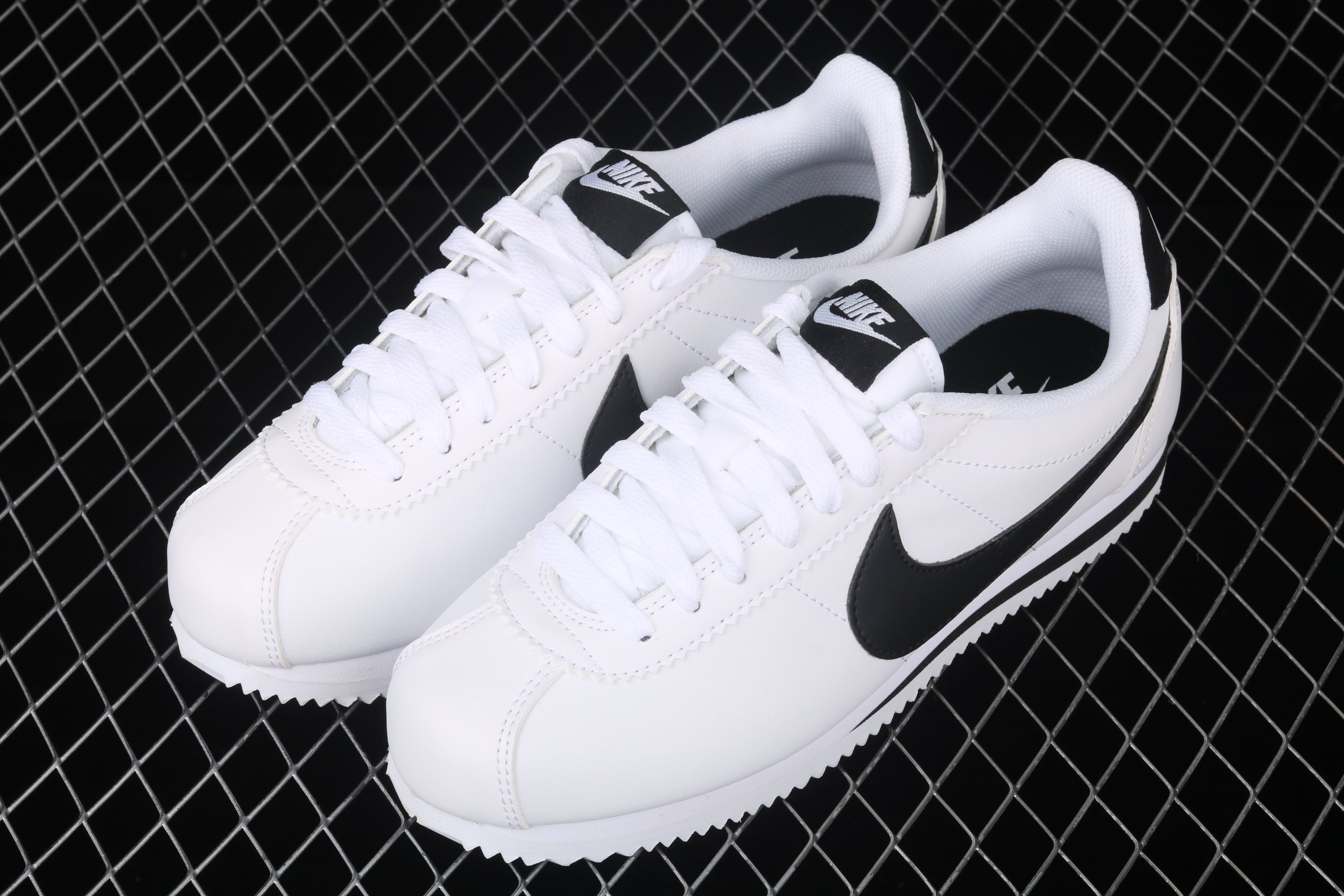 NikeUnisex Classic Cortez - White/Black