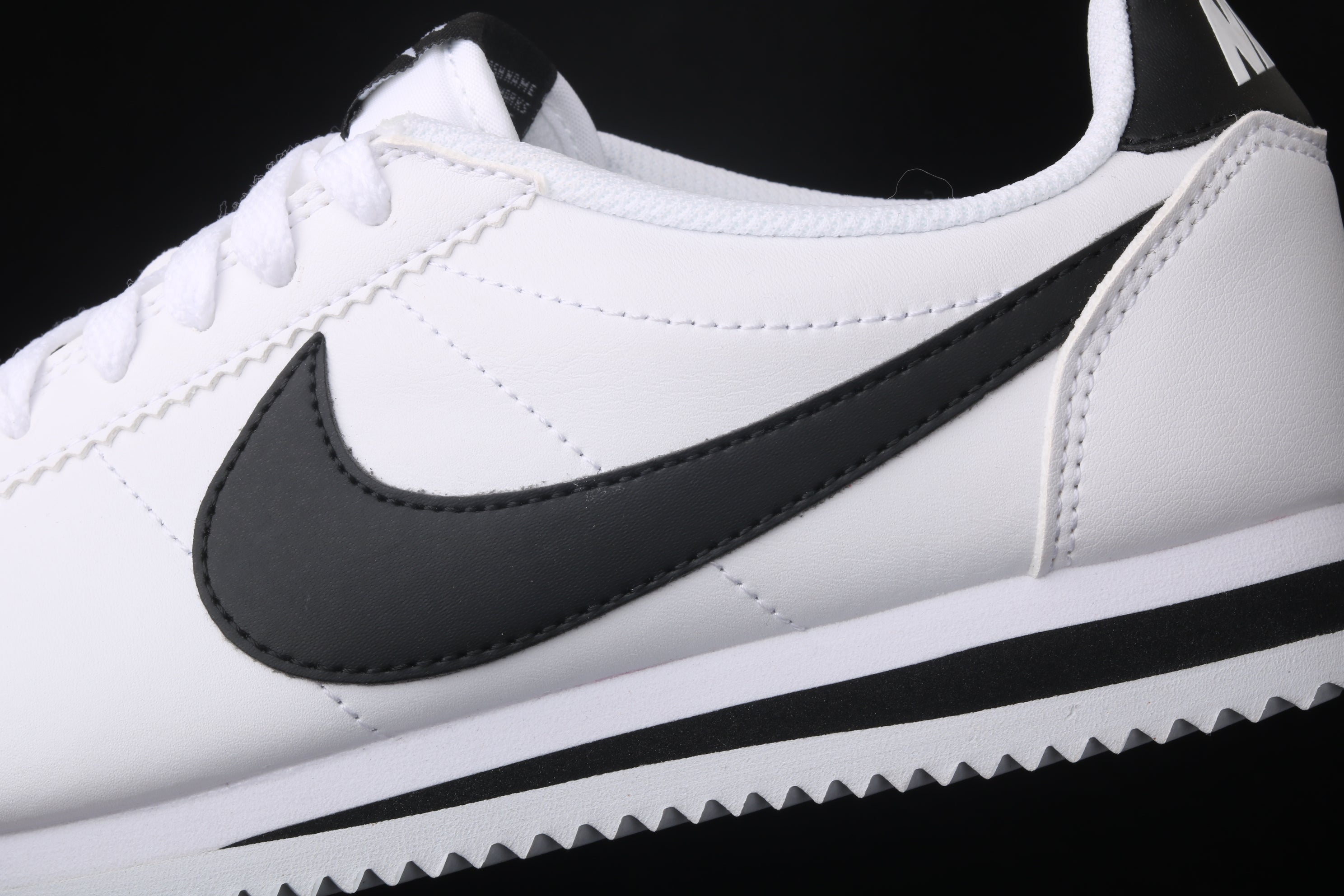 NikeUnisex Classic Cortez - White/Black