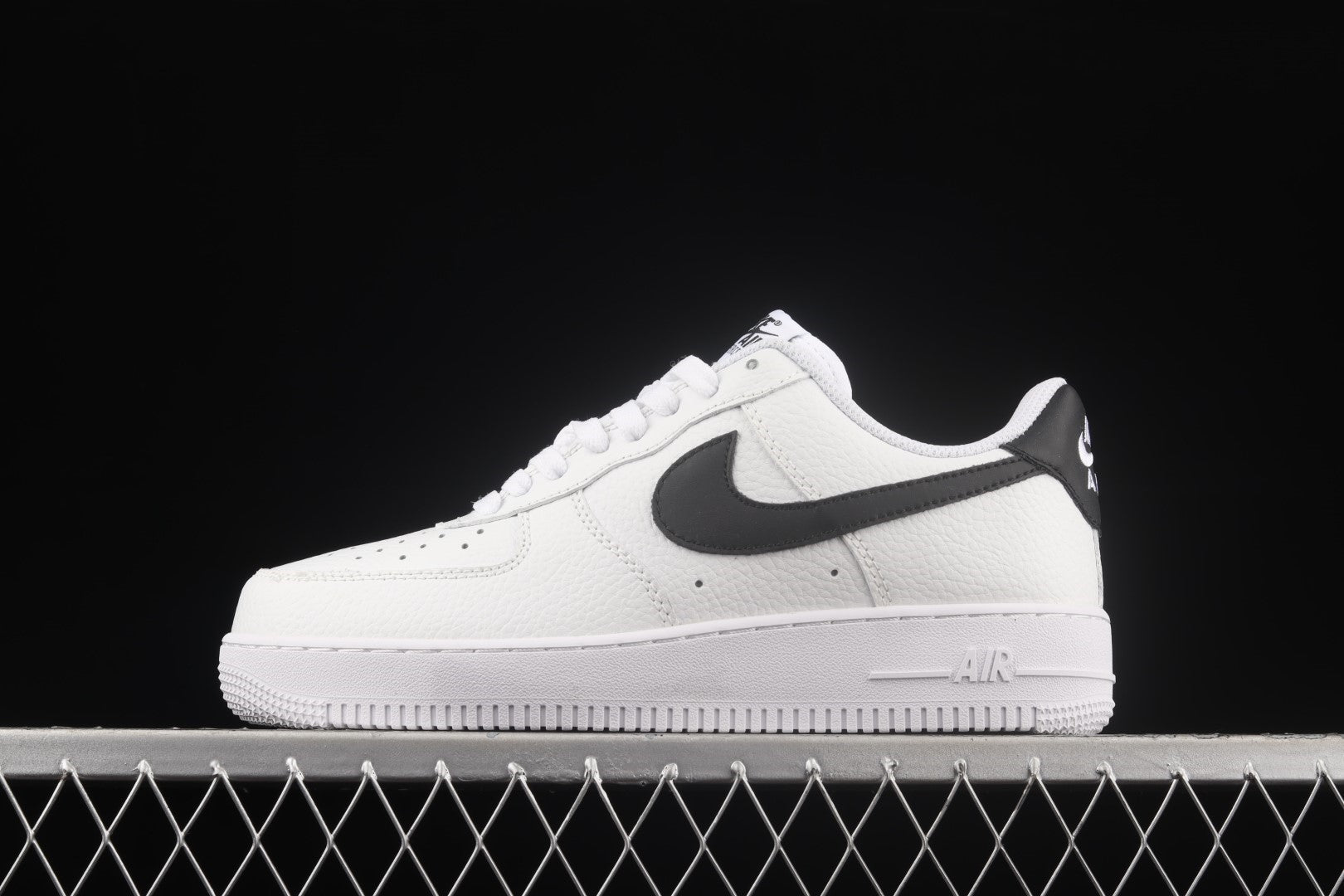 NikeUnisex Air Force 1 AF1 Low Pebbled Leather - "White Black"