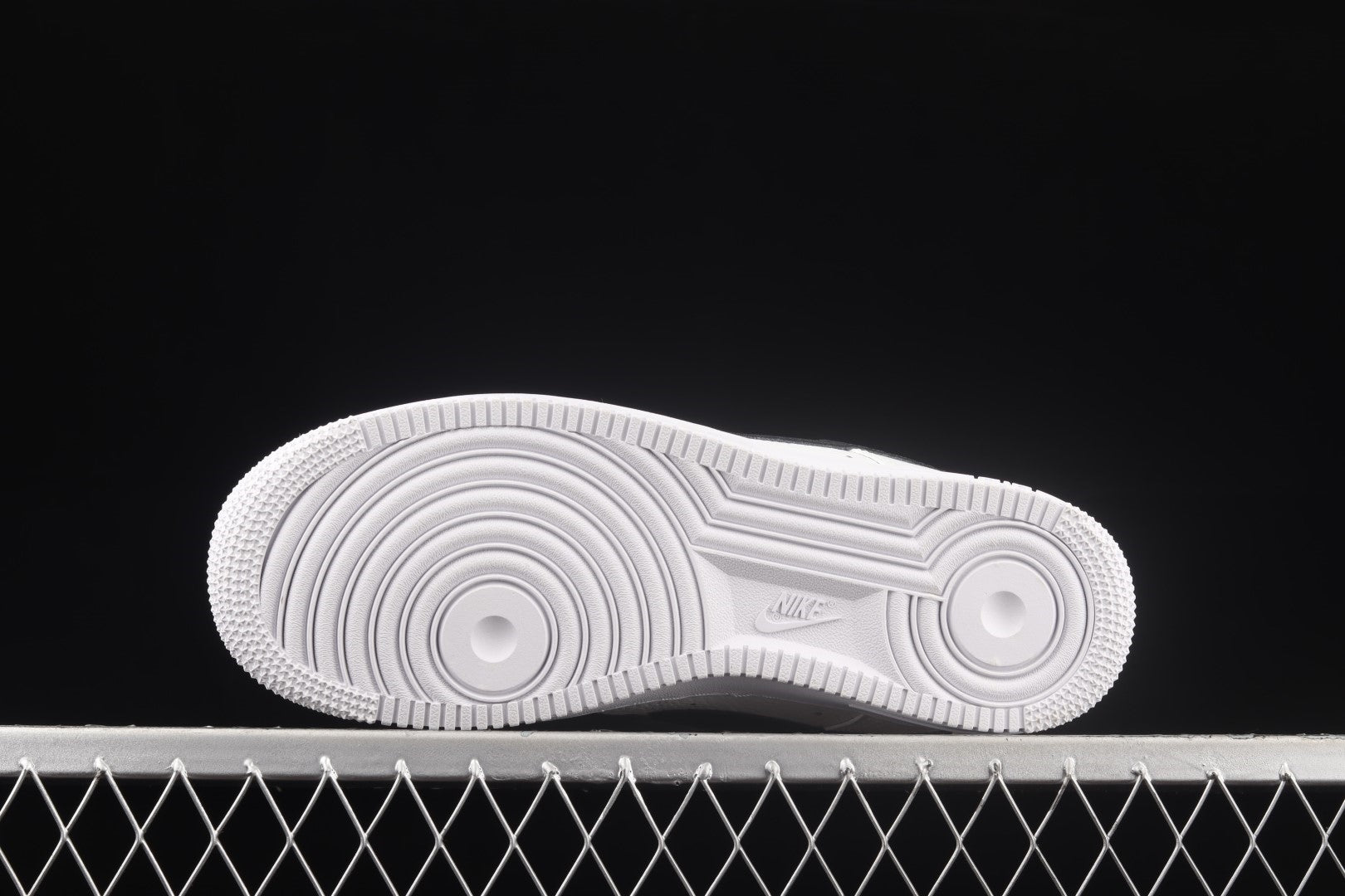 NikeUnisex Air Force 1 AF1 Low Pebbled Leather - "White Black"